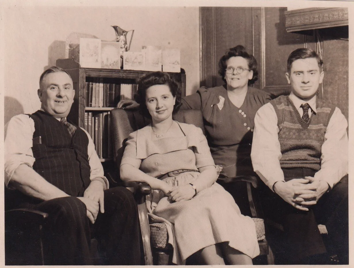 Family photo, 40s/50s