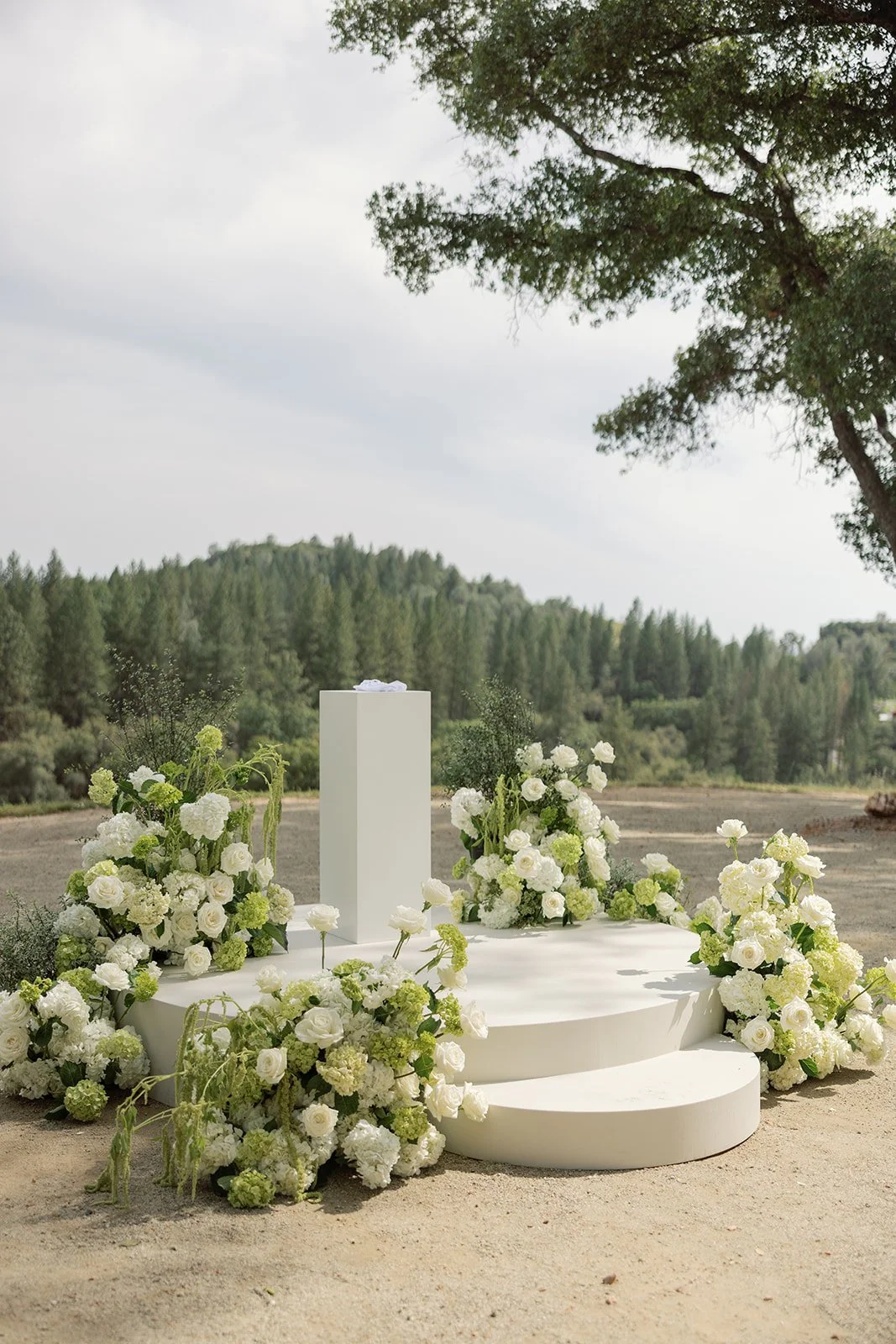 mountain-vineyard-wedding-floral-design.jpg