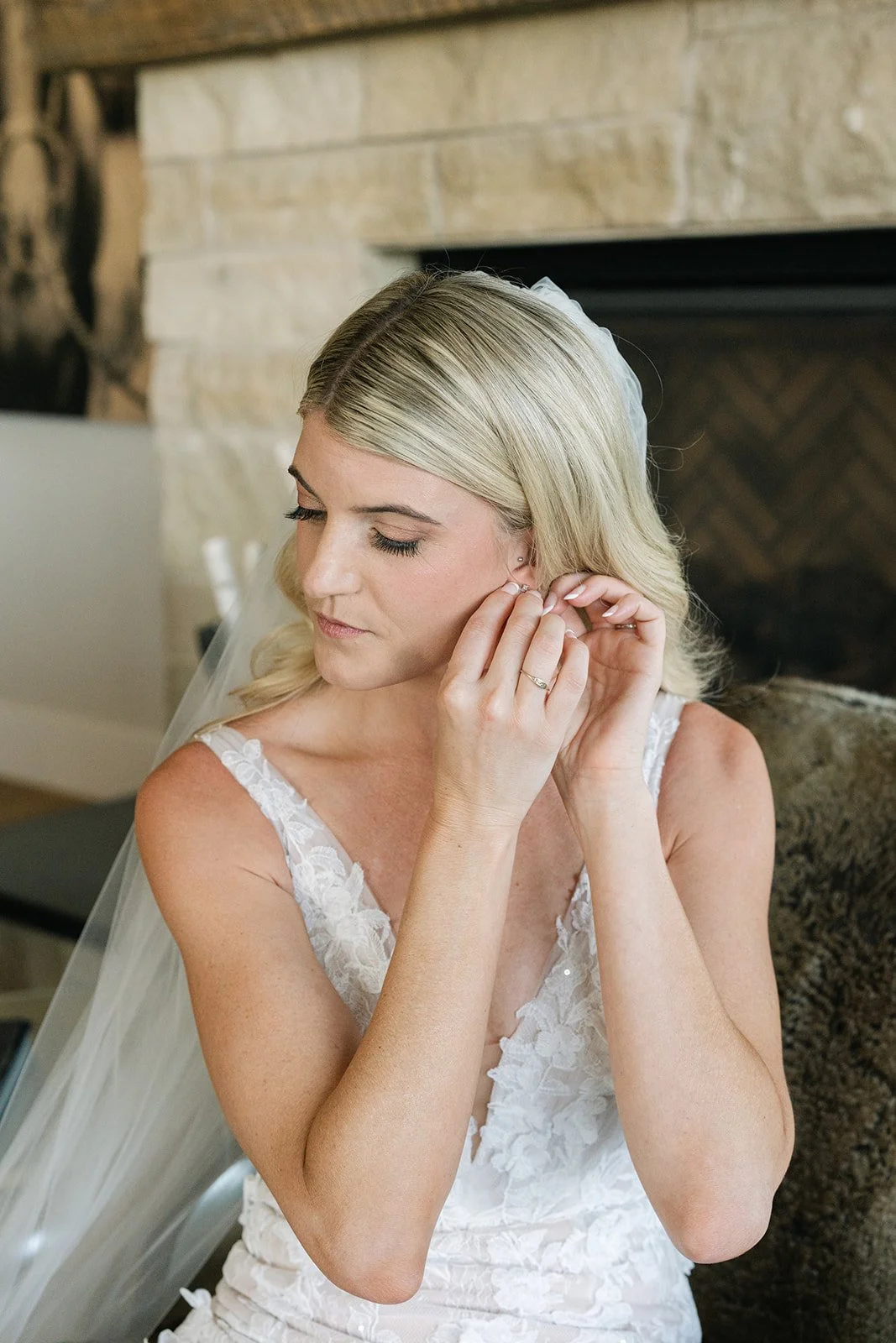 bride_ getting_ready_black_oak_mountain_wedding-04.jpg
