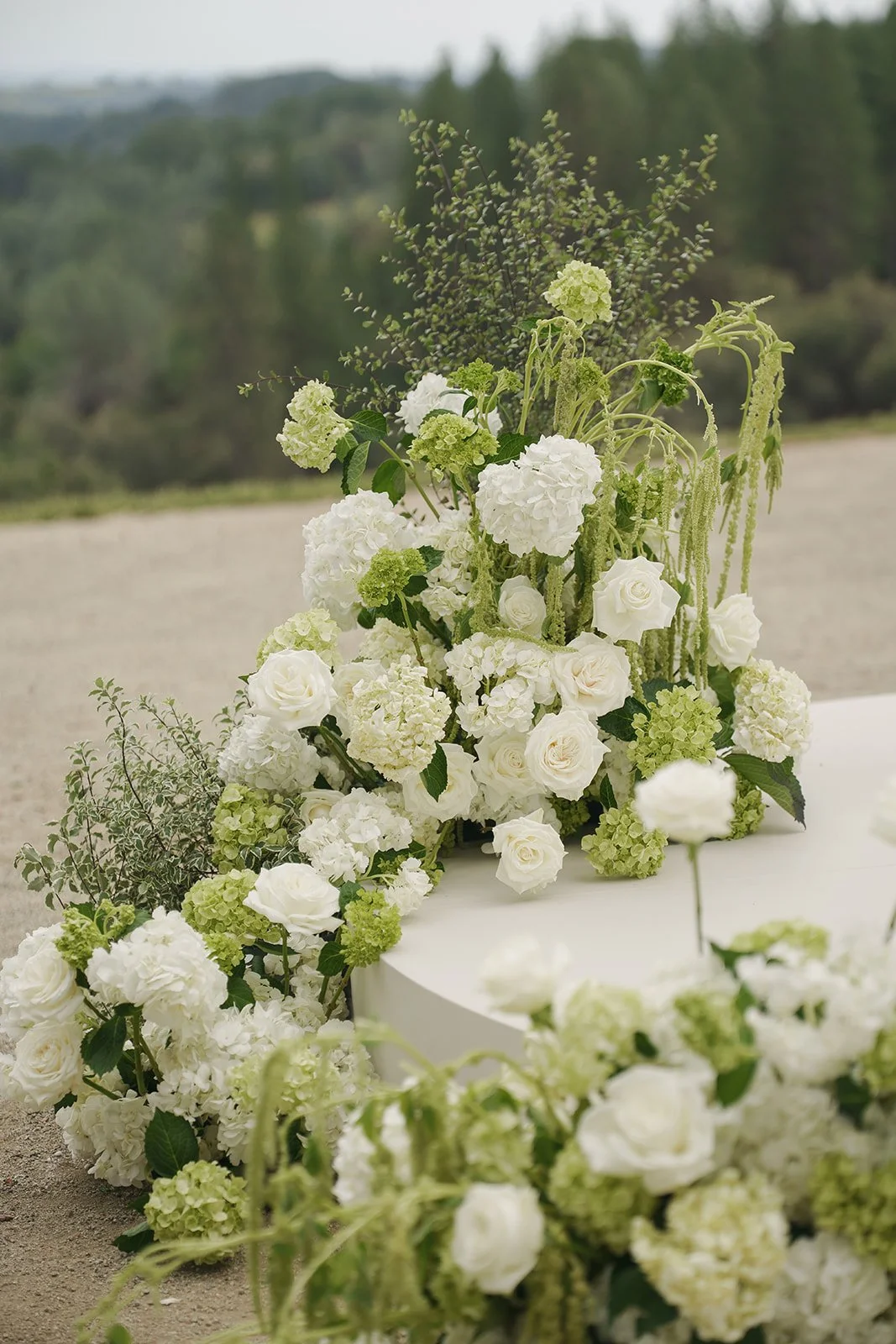 mountain-vineyard-wedding-florals-01.jpg