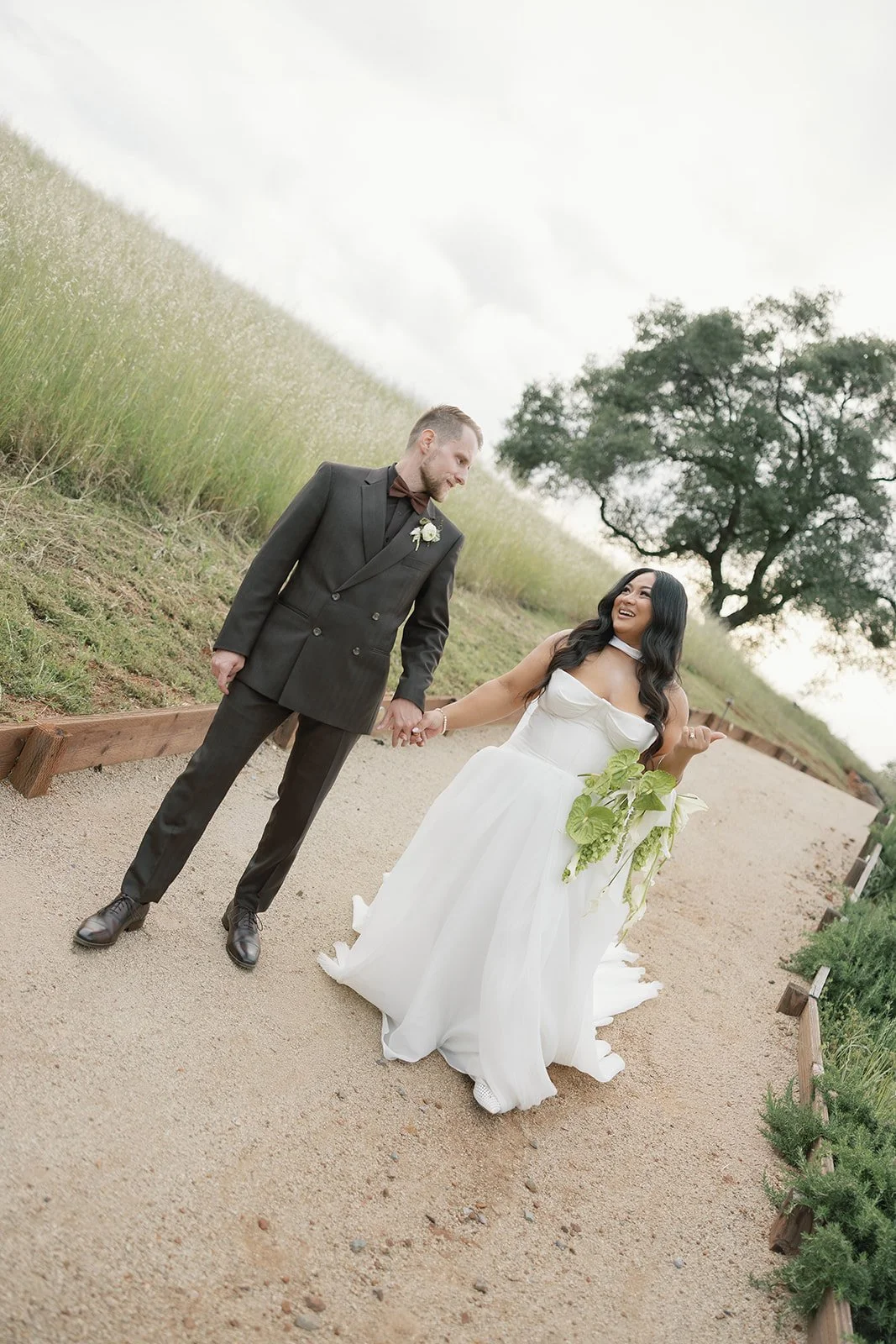 mountain-vineyard-wedding-bride-groom-04.jpg