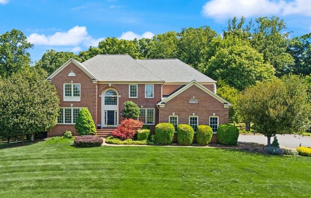 Private Exclusives vs Off-Market Listings in Great Falls: A Seller’s Listing Strategy Guide to Protect Buyer Flow, Price Discovery, and Great Falls Home Value