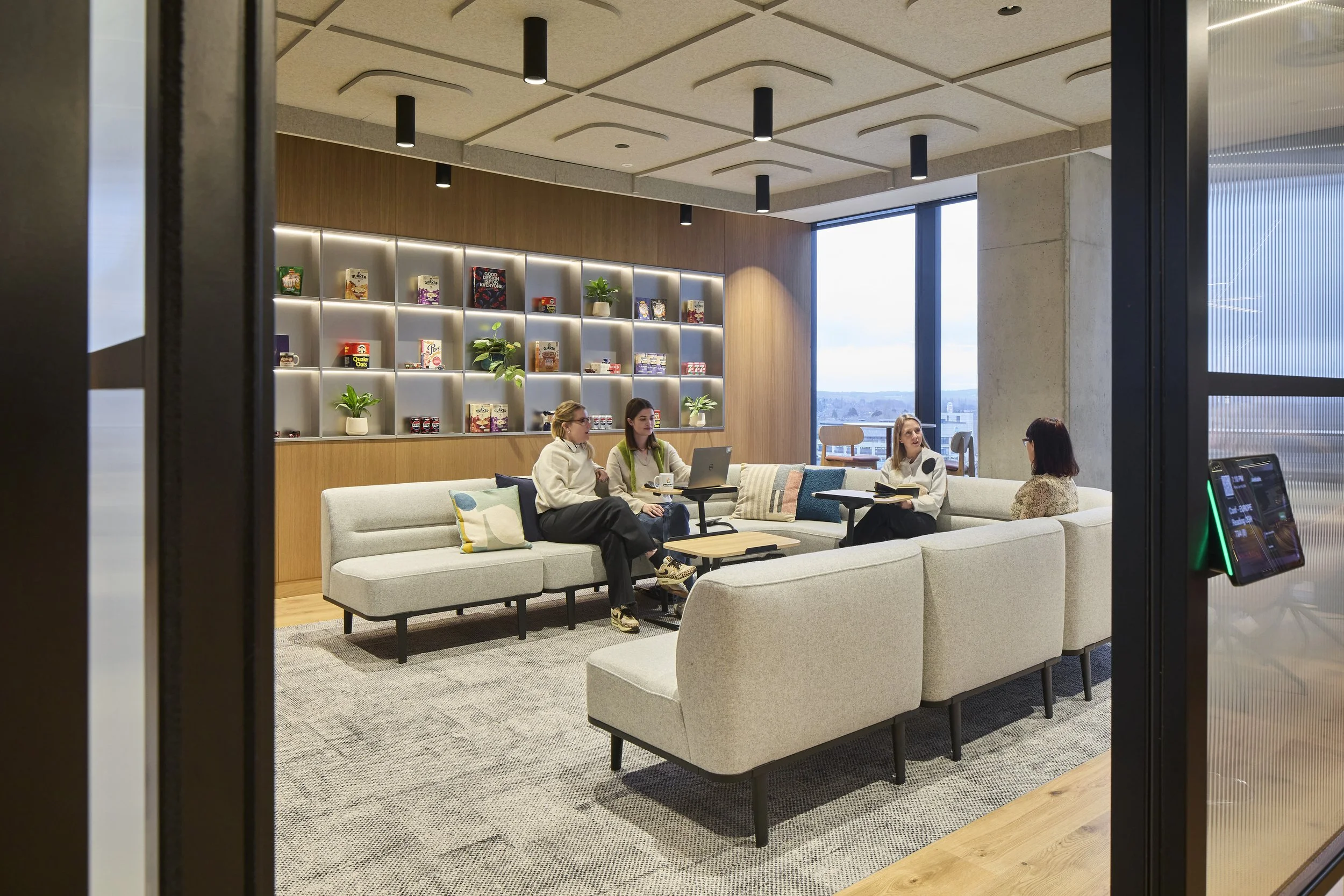 HLW_ConsumerProductClient_London_UK_InteriorDesign_ChangeManagement_WayfindingSignage_Sustainability_10.jpg