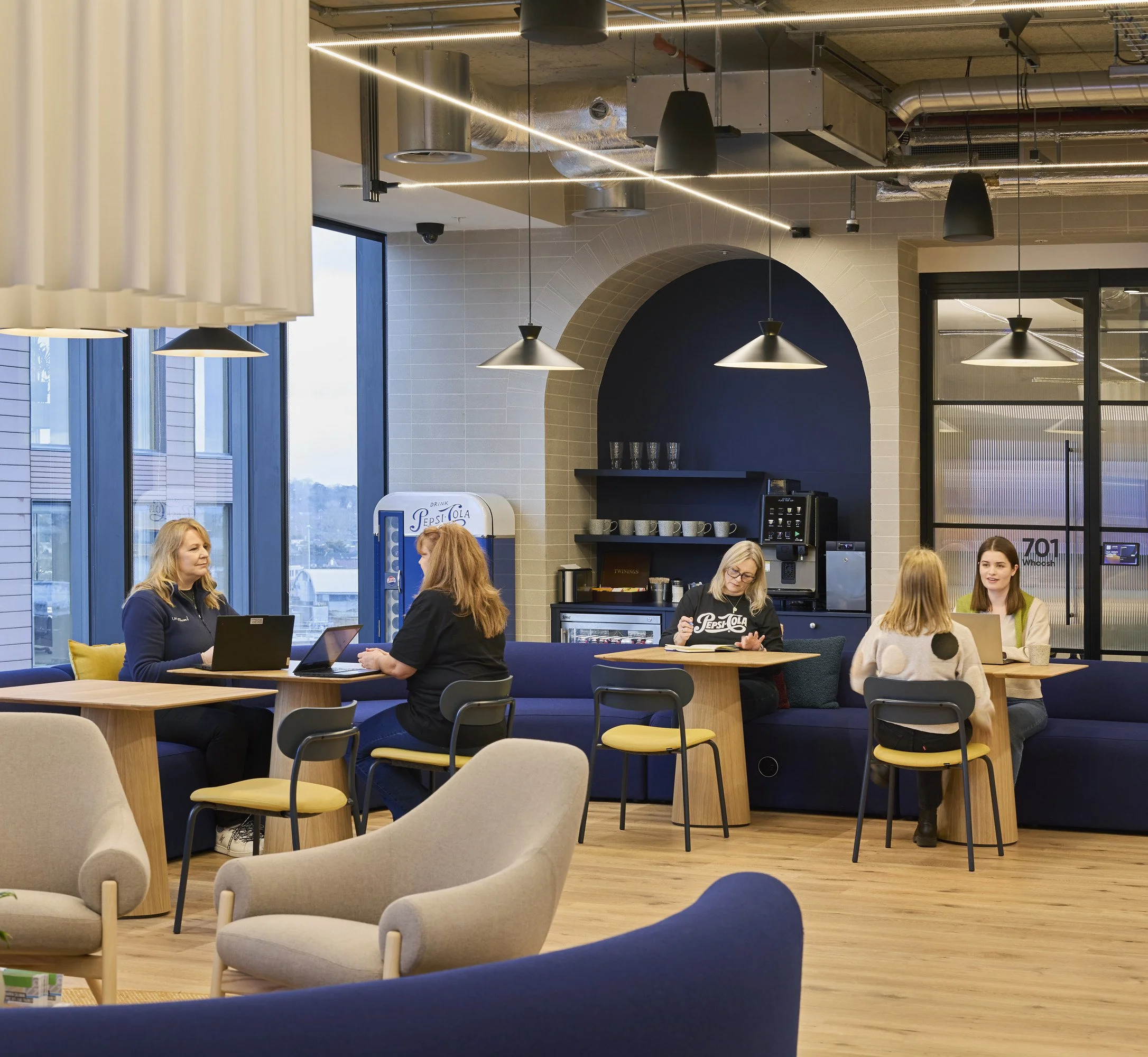 HLW_ConsumerProductClient_London_UK_InteriorDesign_ChangeManagement_WayfindingSignage_Sustainability_12.jpg