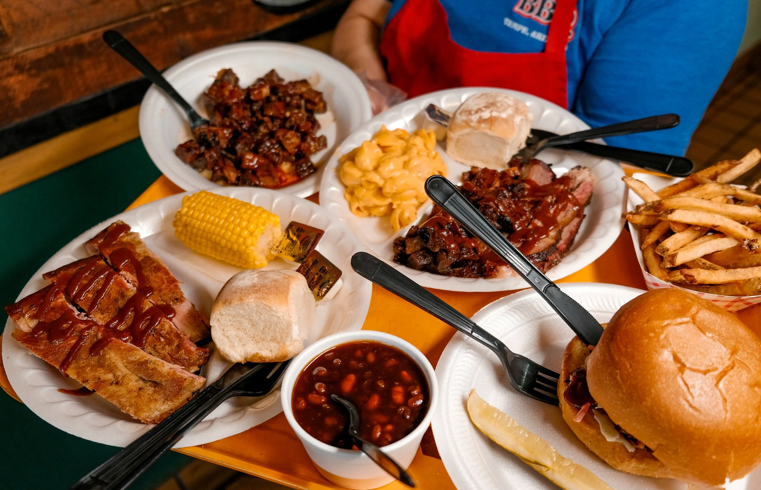 Tom's BBQ Catering Flavorful Dining Exerience — Tom's BBQ