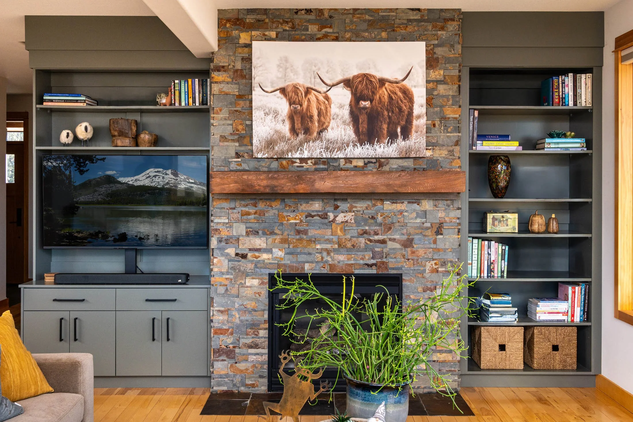 AFTER- LIVING ROOM BUILT IN