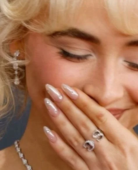 Mood after getting the best manicure 💅✨ literally the best feeling ever.