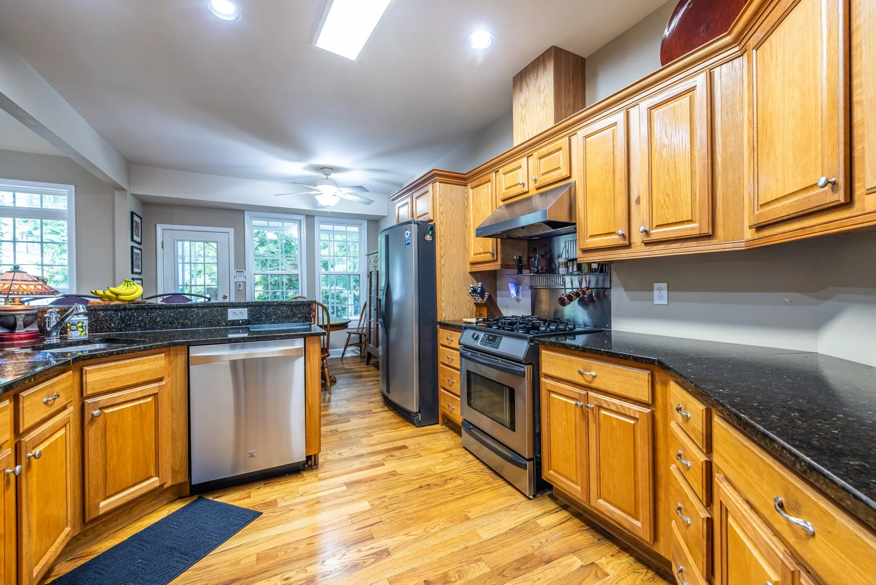 18 kitchen3.jpg