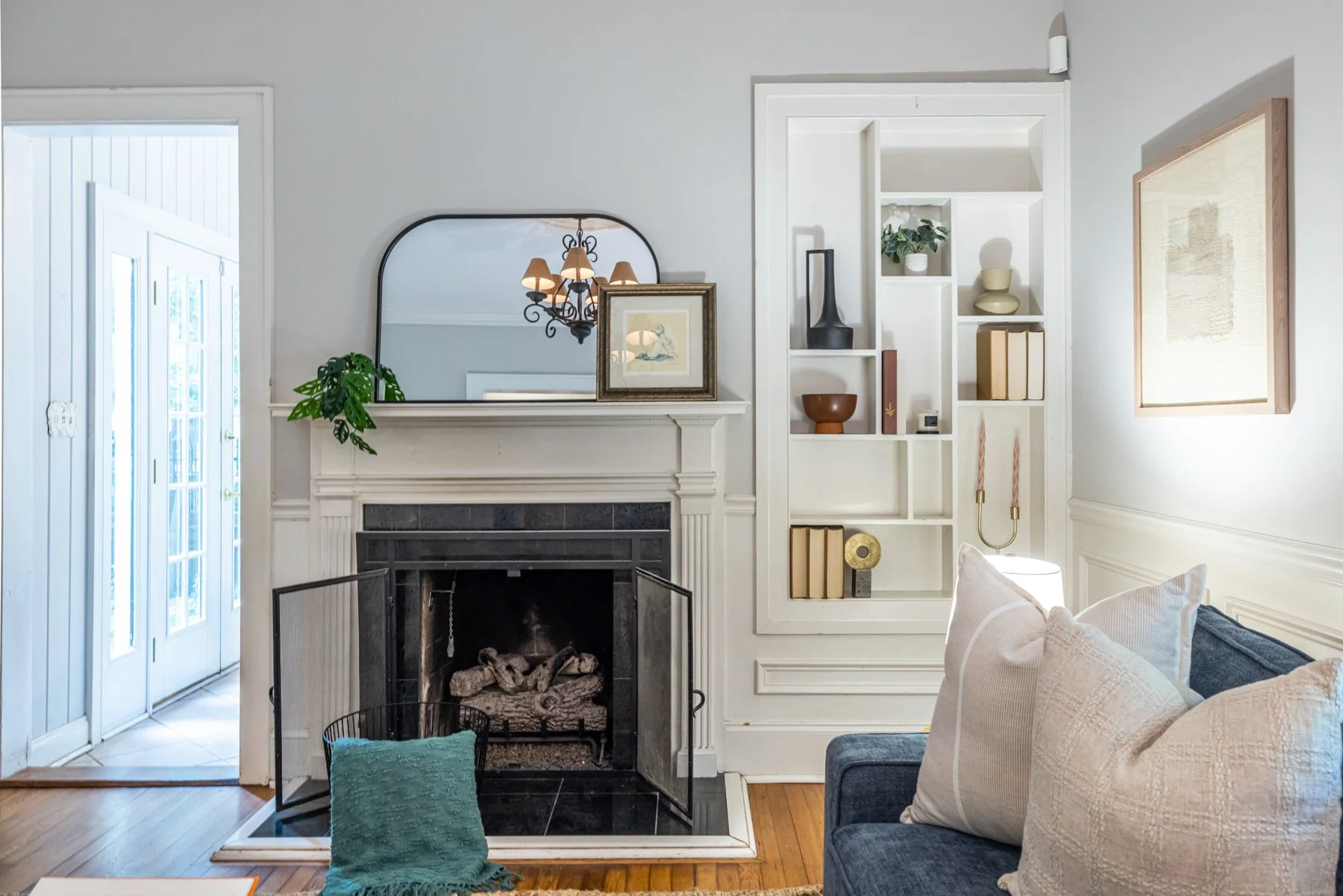 10 living_fireplace.jpg