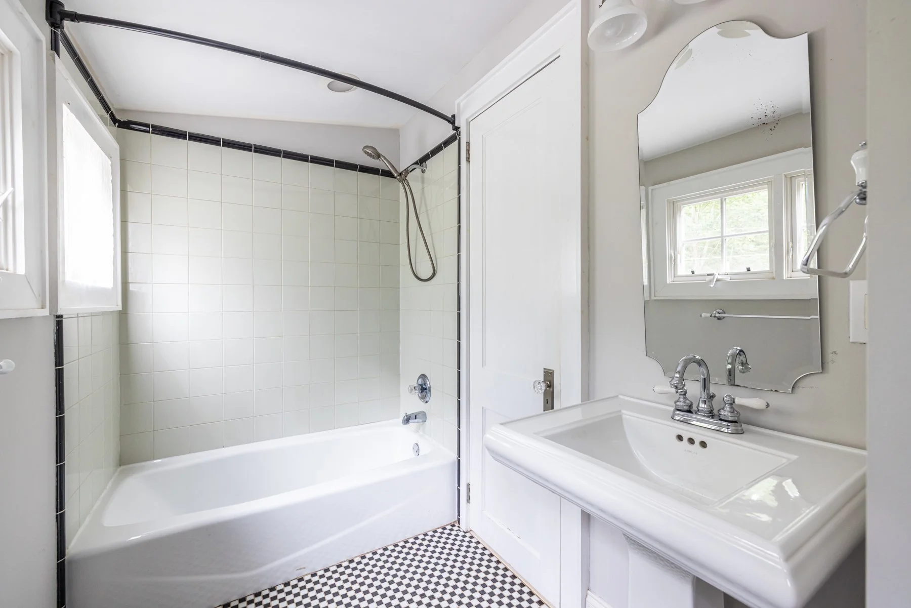 44 bath2.jpg