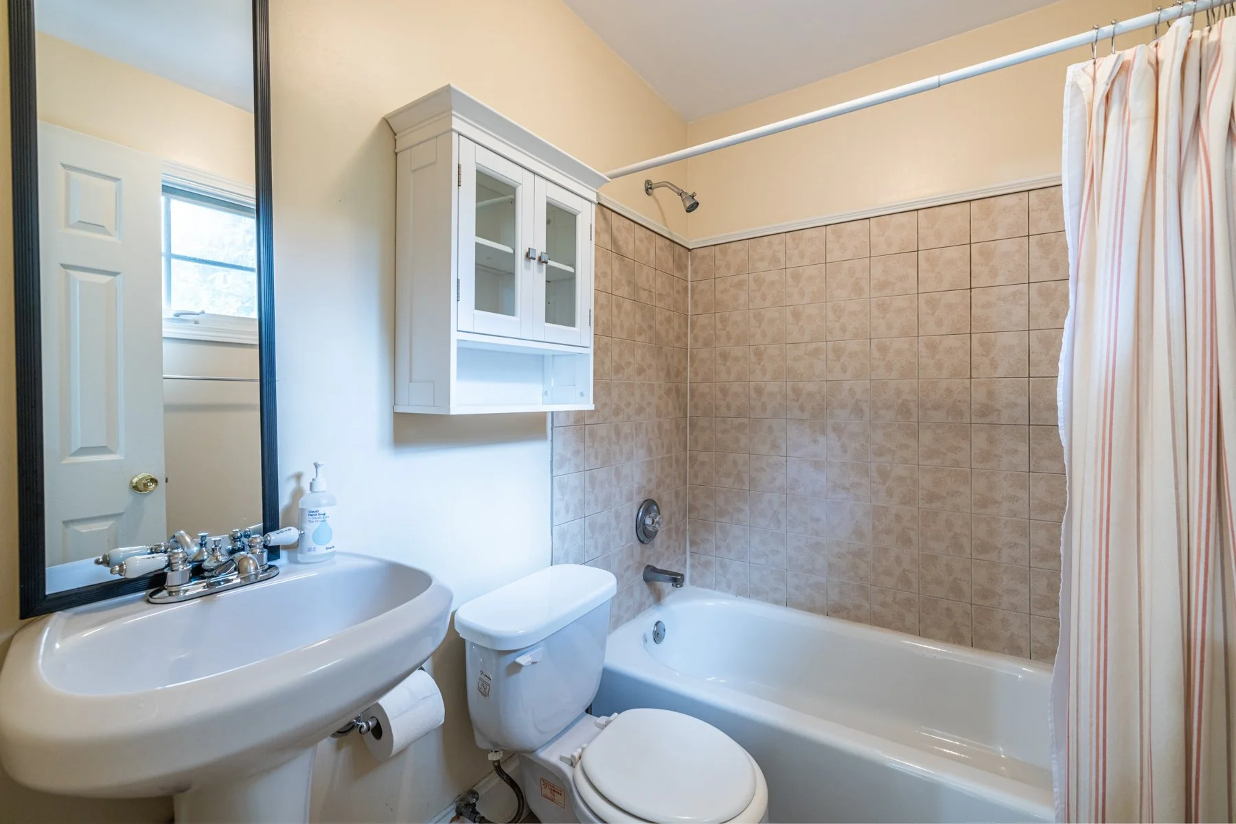 57 studio_bath.jpg
