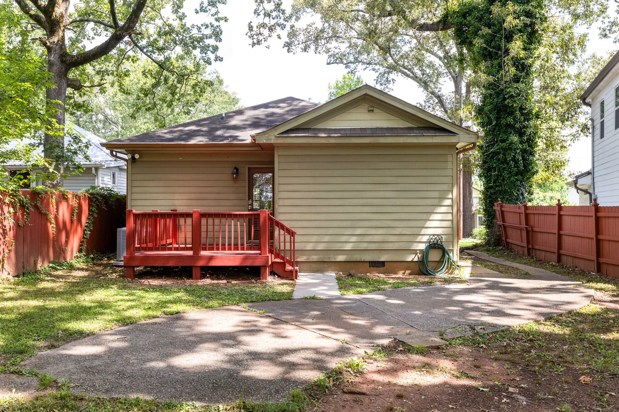 24-25-web-or-mls-20250711_678federal_conner_025.jpg