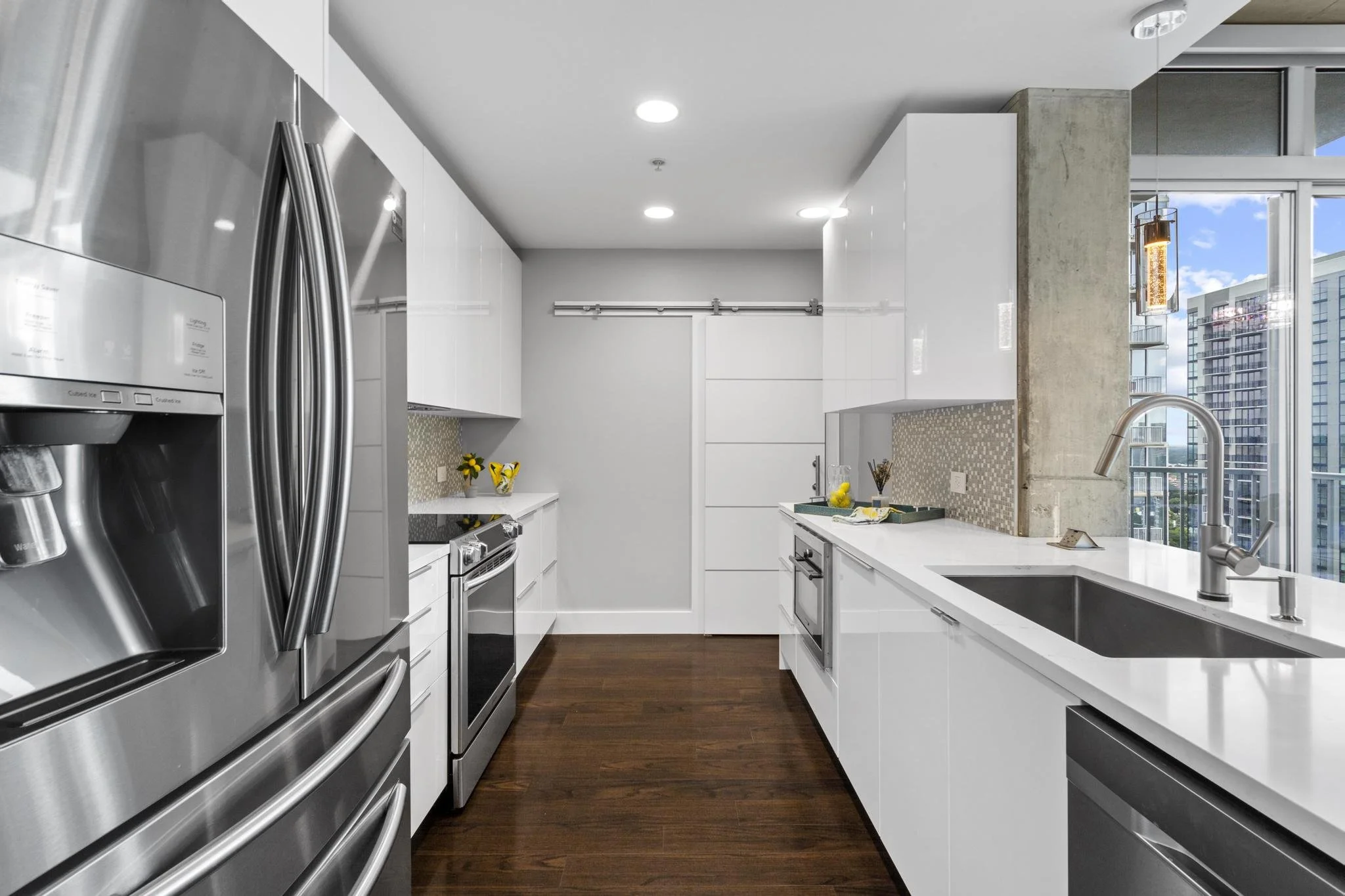 11 Kitchen.jpg