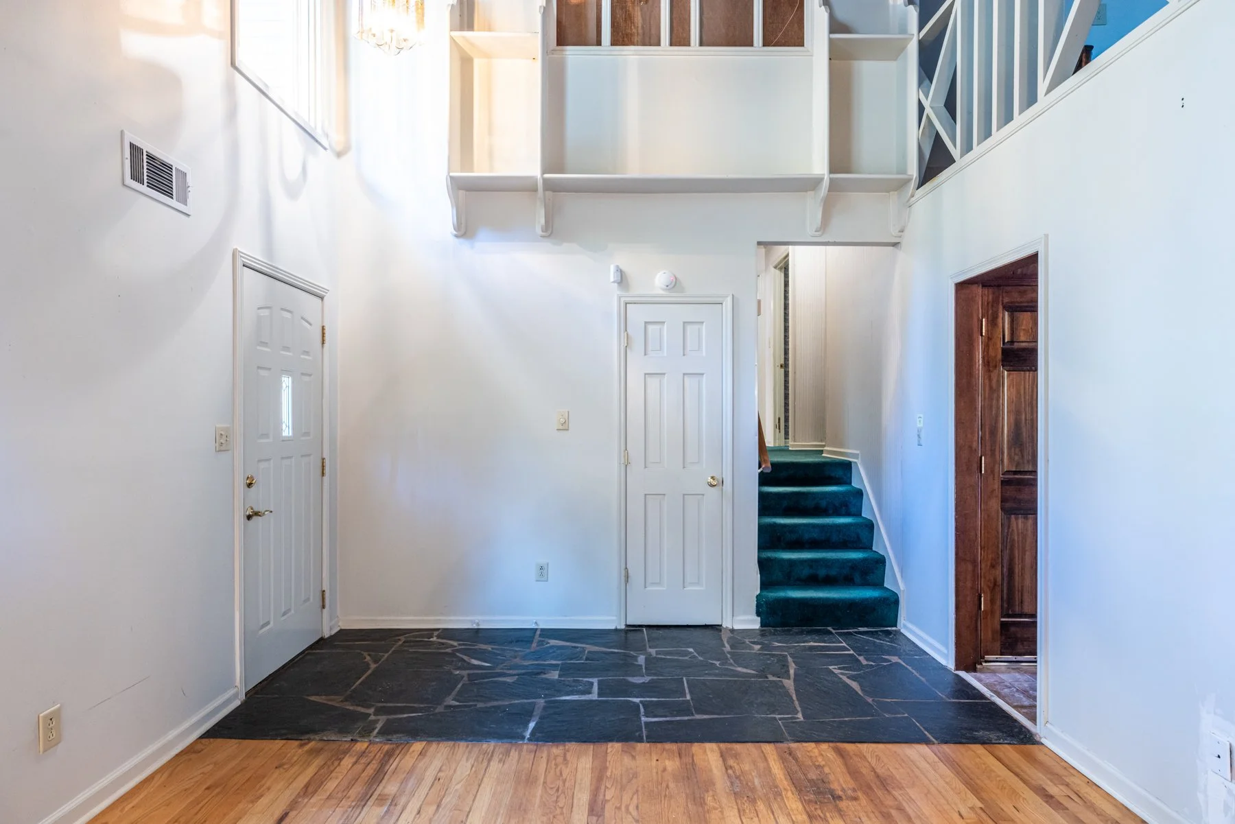 5 entry_foyer.jpg