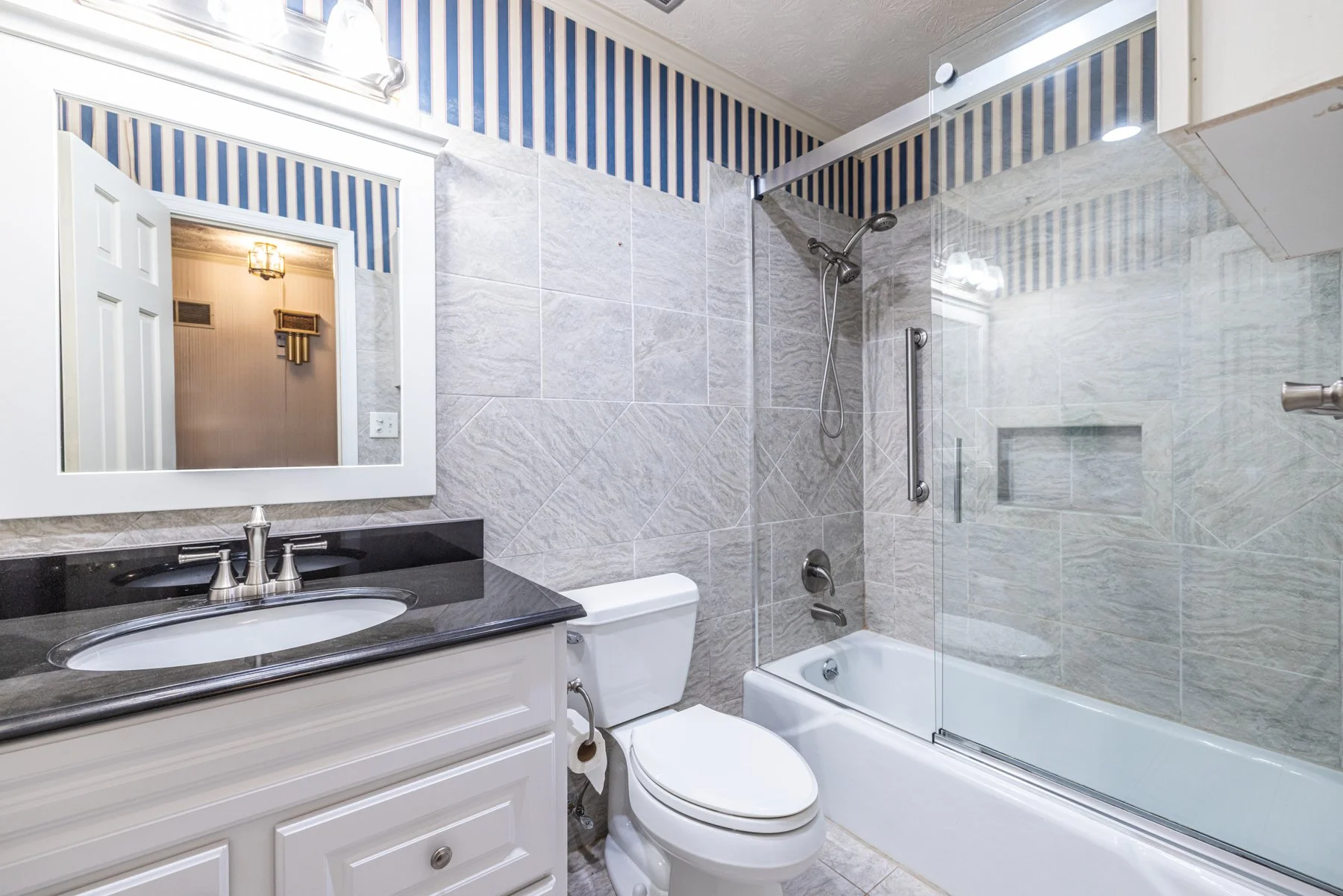 38 bath2.jpg