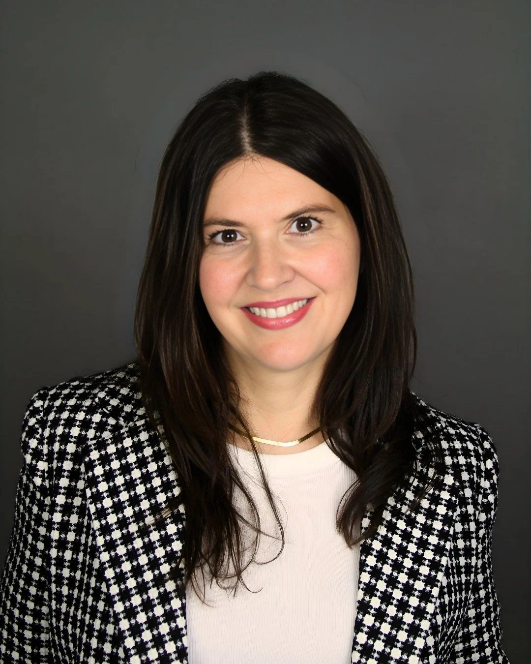 Meet Shana Arnold, Associate Broker 🌿✨

An Atlanta native with over 25 years of real estate experience, Shana brings deep local knowledge, warmth, and authenticity to every client she serves. Her journey began in commercial real estate, but she foun