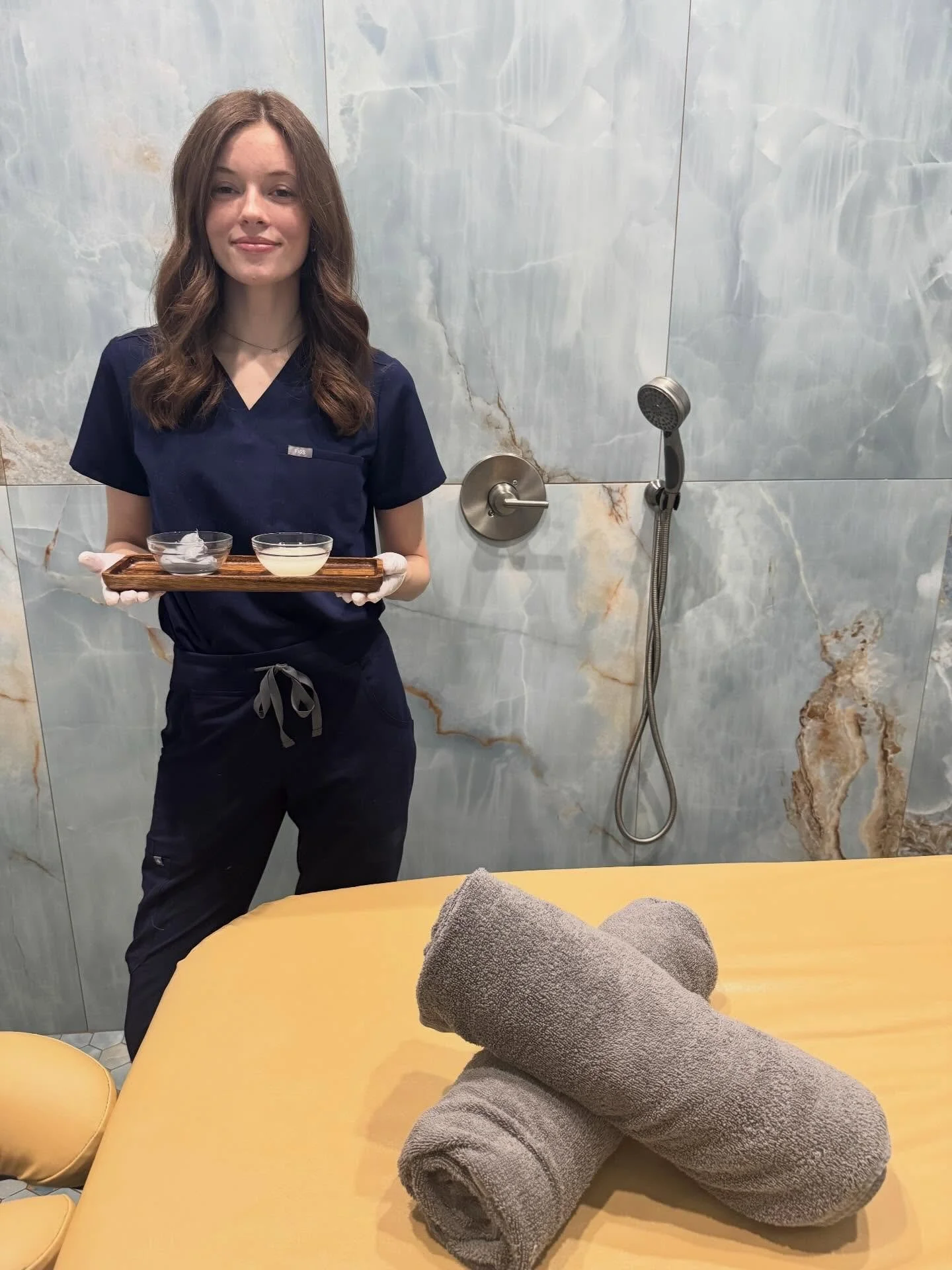 🔹75 minute Salt Scrub &amp; Dead Sea Mud Wrap🔹
Enjoy a full body luxurious Salt Scrub Mud Trio in our private beautiful blue mosaic tiled room.

Benefits of a Salt Scrub:

Deep Exfoliation: Removes dull, dead skin cells to reveal smoother skin.

De