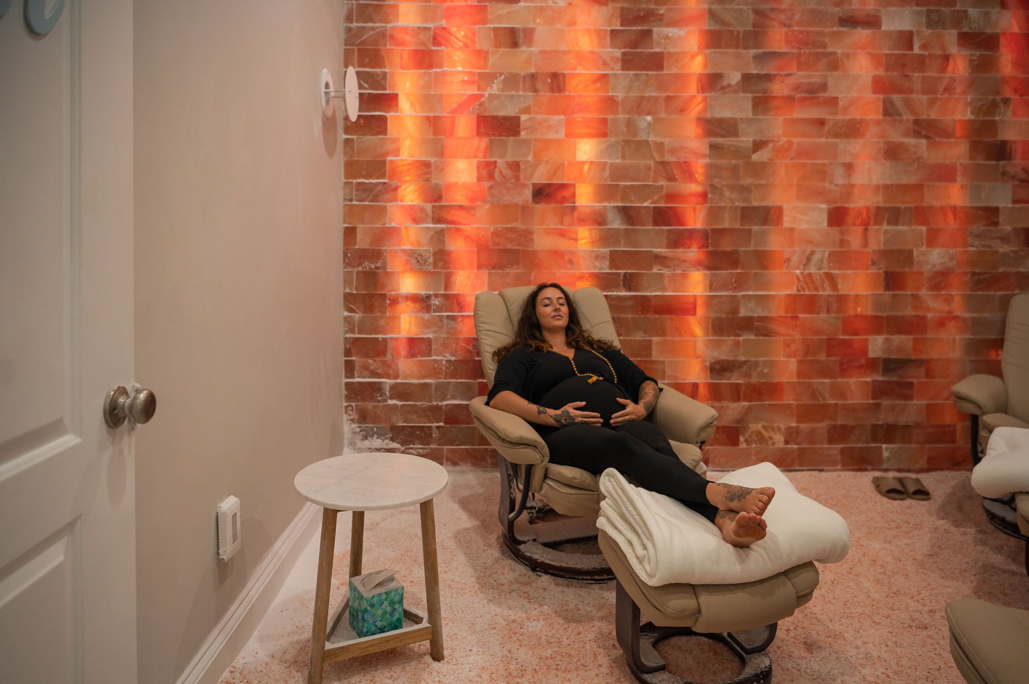 Employee enjoying Dry Salt Therapy as part of a corporate wellness program at The Salt Center in Alpharetta, GA