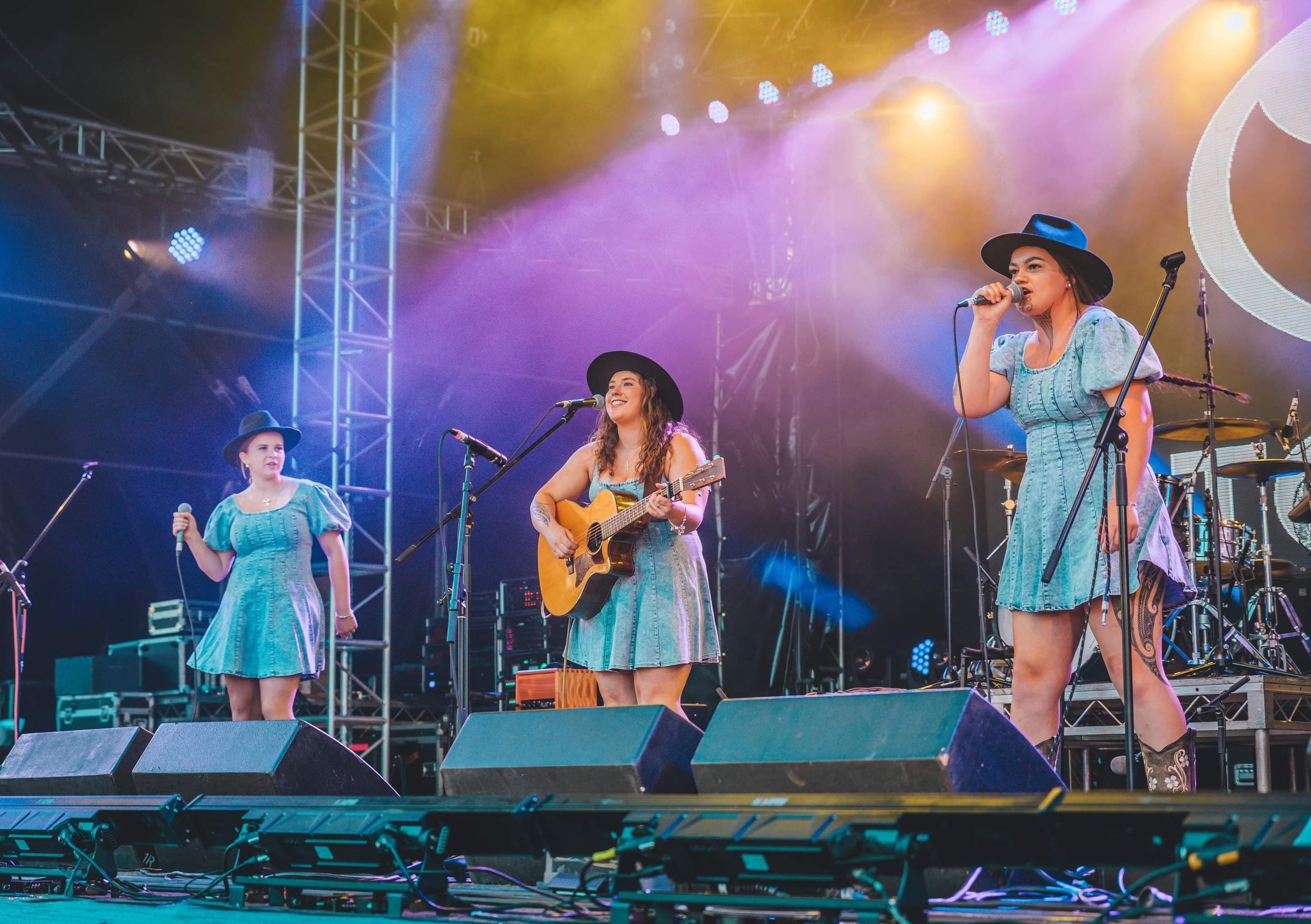 Tamworth 2024 - performing on the best stage - Best of the Buskers 2024