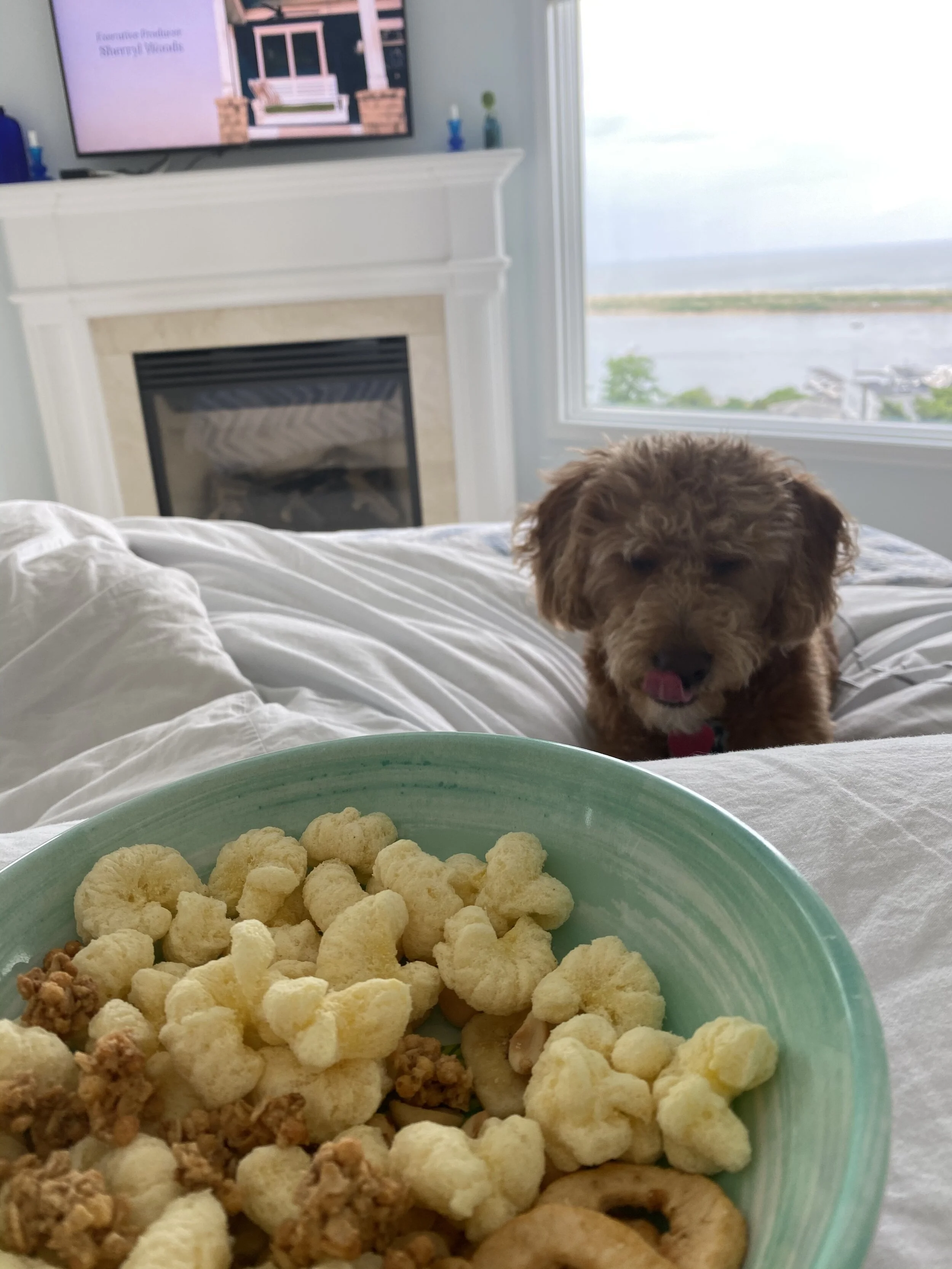 oh wait it was puffs, apple rings and granola. Maybe peanuts were in the other bowl.