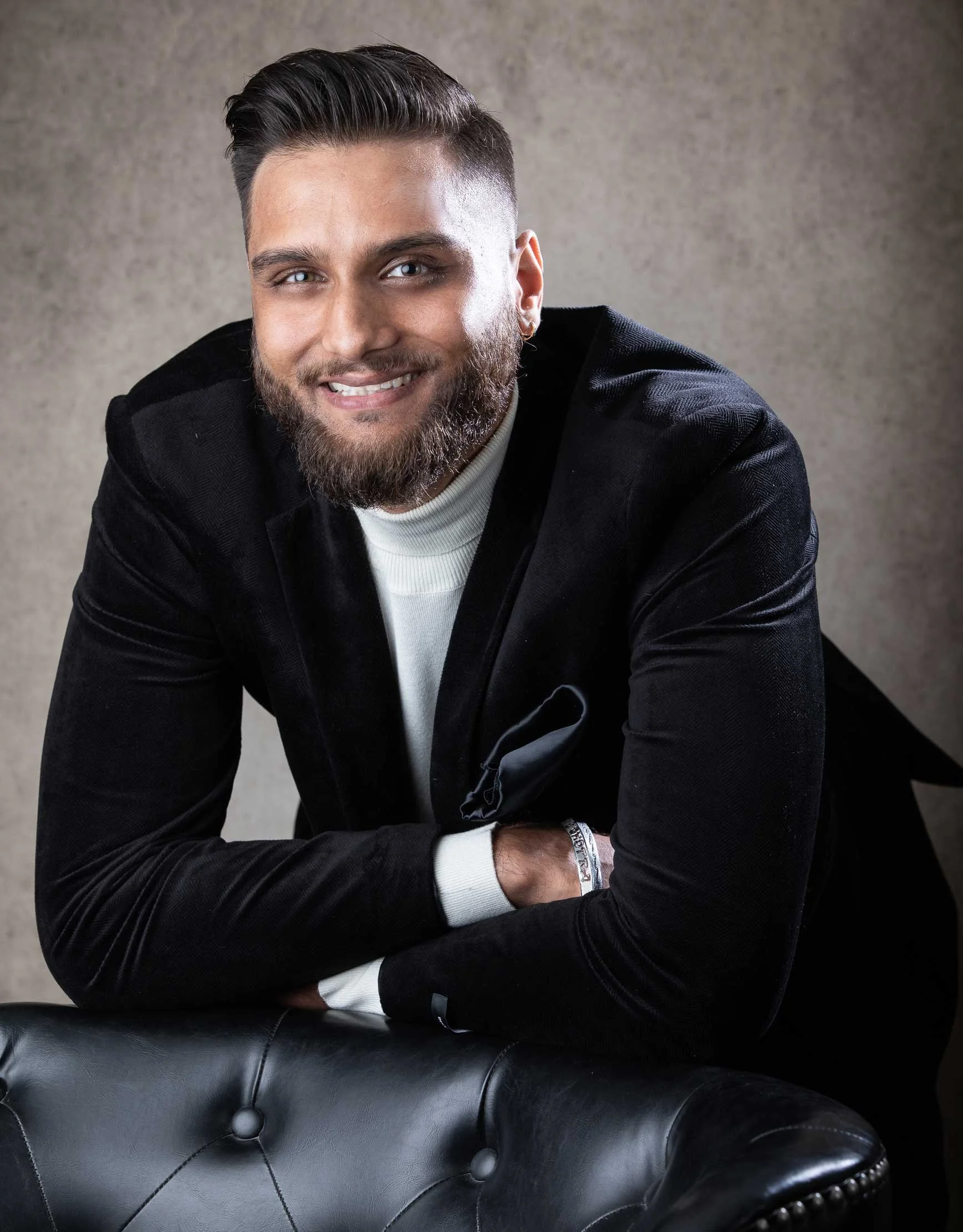 6 Essential Tips To Prepare Yourself For A Great Headshot Session!