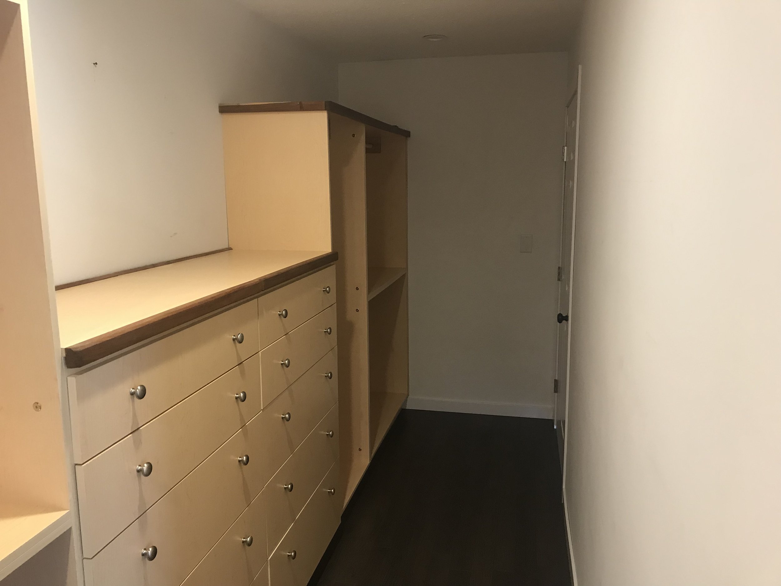 His/Her Built-in Walk-in Closet