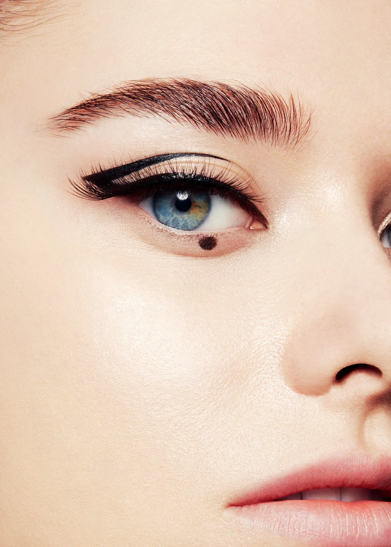 Bianca Hartkopf 200204_MyselfEyeliner_01041.jpeg