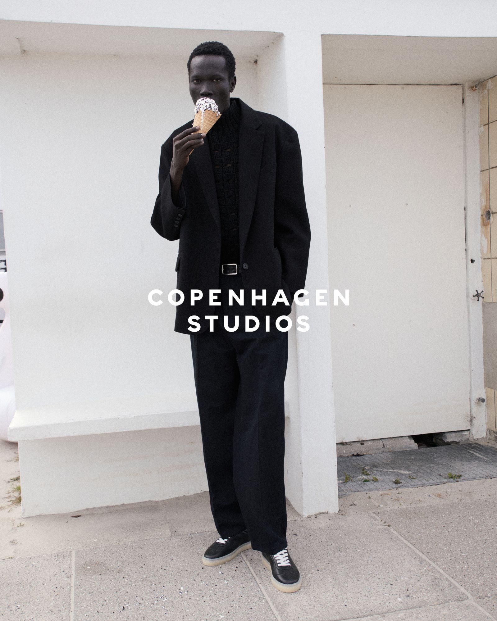 CPH_433M_leather_black_0017logo.jpg