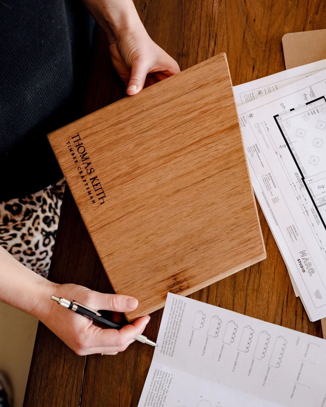 RECYCLED AUSTRALIAN HARD WOOD | Thoughtfully made 
We predominantly work with recycled Australian hardwoods, valued for their rich variety and unique character. To showcase this variance, we categorise our timbers by species and finish. You can explo