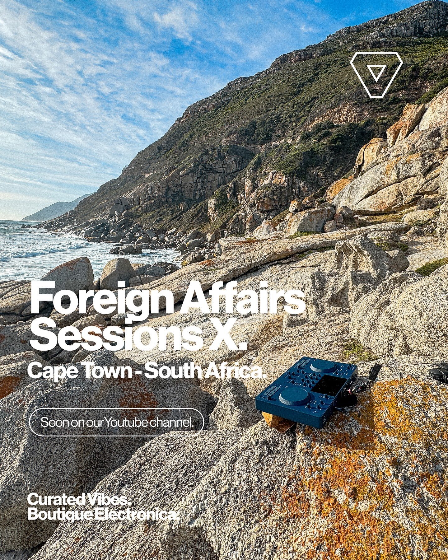 Vybique Foreign Affairs Sessions X featuring @tobykahler.music from Noordhoek Beach, Cape Town / South Africa - soon on the youtube channel! #vybique #foreignaffairssessions #deephouse #djset #mix #tobykahler #housemusic #capetown #noordhoekbeach
