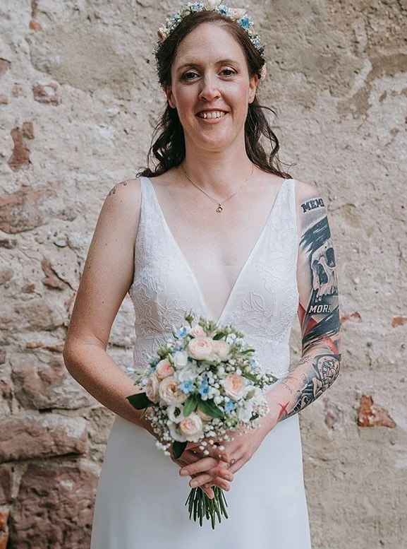 Neben den Ringen als wichtiges Accessoire, ist der Strau&szlig; am Hochzeitstag manchmal nur ein Nebendarsteller, gerne wird er mal ganz vergessen oder ger&auml;t in den Hintergrund. Im Gegensatz zu dem Kleid und den Ringen ist er verg&auml;nglich, w