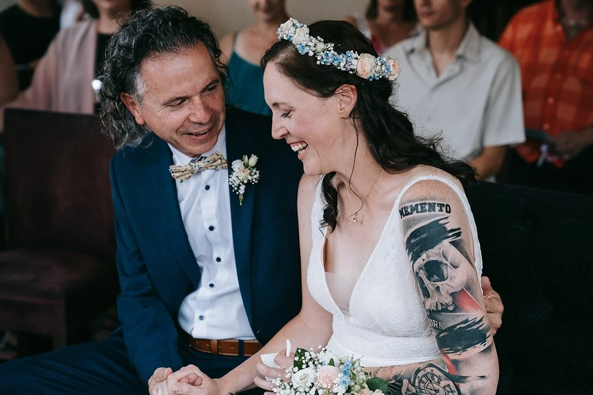 Er war derjenige der nicht nur an diesem Tag ihr den R&uuml;cken freihielt, sie zum Lachen brachte, ihre Tr&auml;nen trocknete und fest ihre Hand hielt. Er war ab diesem Tag immer f&uuml;r Sie da, egal was sie brauchte, egal ob die Sonne schien oder 