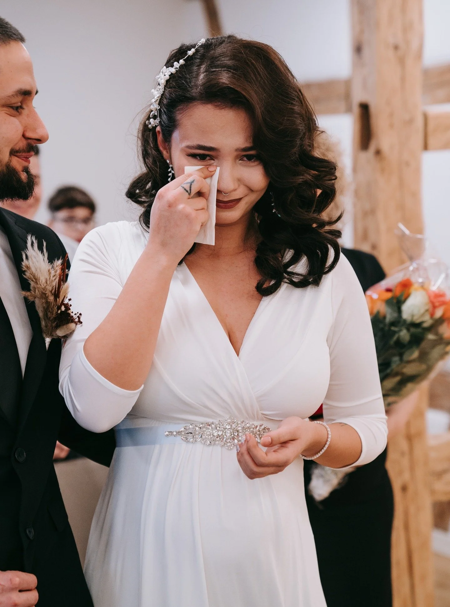 Es gibt diese Momente, die einen so tief ber&uuml;hren, dass man sie nie wieder vergisst. Dieser hier ist einer davon.

Ein Blick, ein L&auml;cheln, eine Tr&auml;ne die &uuml;ber die Wange rollt, nicht aus Traurigkeit, sondern aus purem Gl&uuml;ck.
I