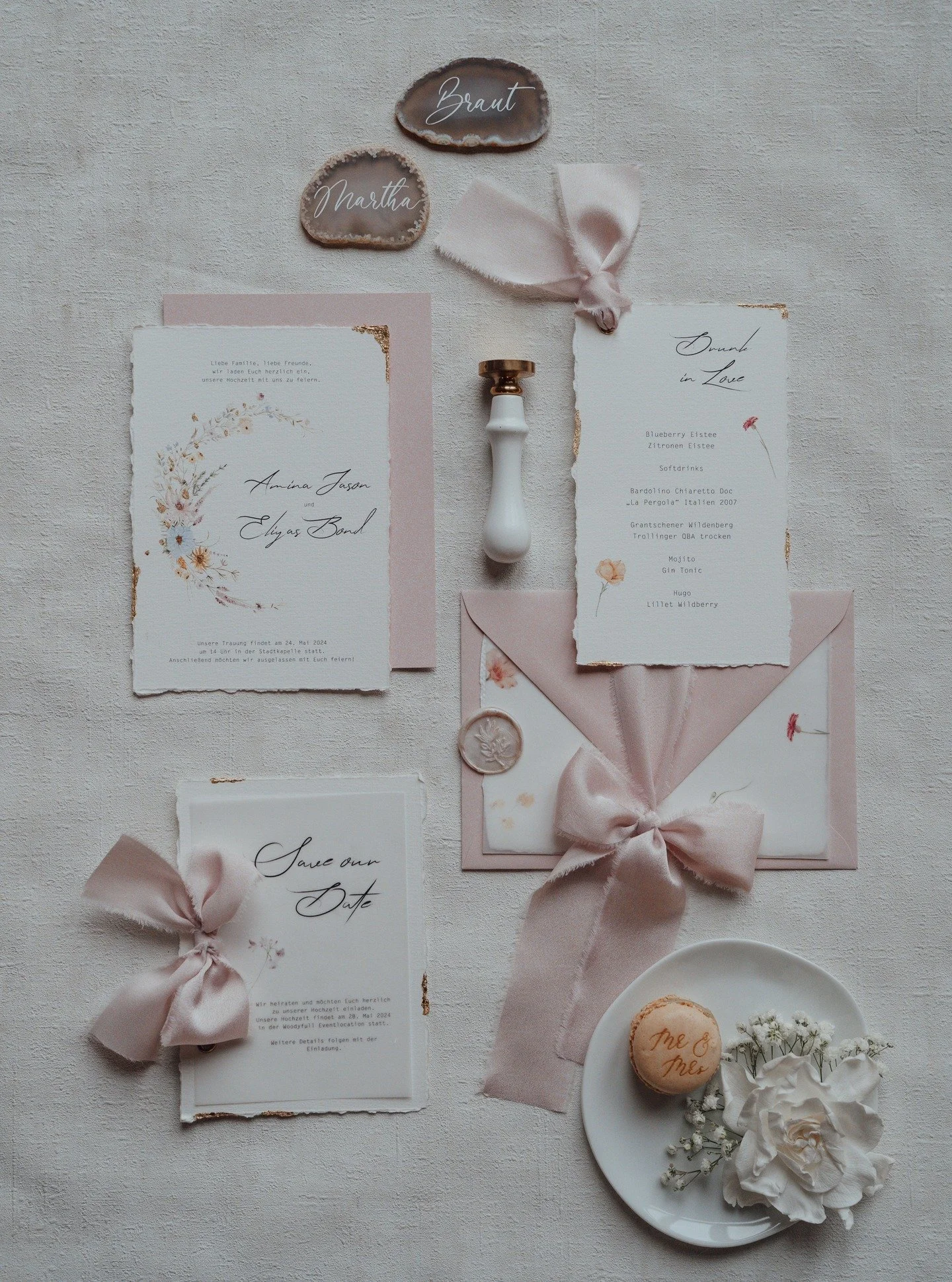 ORGANISATION: @jenni_spurk_fotografie 
&amp; @detailverliebt_saar 
LOCATION: @schlossmuenchweiler 
DEKORATION &amp; KONZEPT: @detailverliebt_saar 
FLORISTIK: @conceptstore_st.ingbert 
M&Ouml;BEL &amp; TISCHW&Auml;SCHE: @vonrock.de 
MODELCOUPLE: @mran