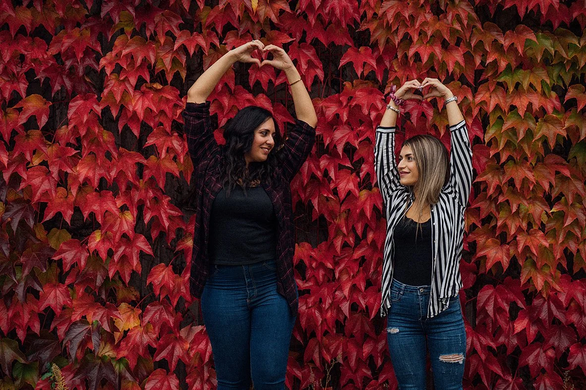 Freundschaft bedeutet nicht, jeden Tag miteinander zu verbringen.
Es bedeutet, jemanden zu haben,
der deine Freude gr&ouml;&szlig;er macht,
deinen Kummer leichter tr&auml;gt
und mit dem selbst die einfachen Momente besonders werden.

Hochzeitsfotogra