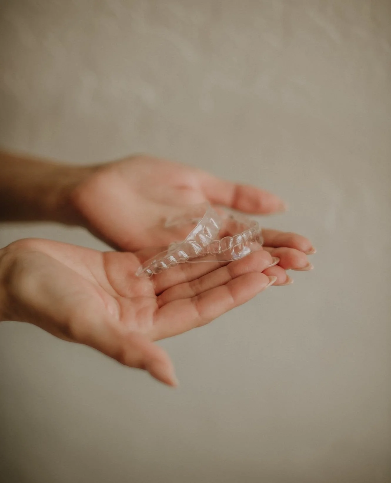 Straightening your teeth doesn&rsquo;t have to feel disruptive or overwhelming. Invisalign offers a more flexible, discreet way to improve alignment while still fitting into your everyday life from workdays to weekends.⁠
⁠
At our Tucson office, treat
