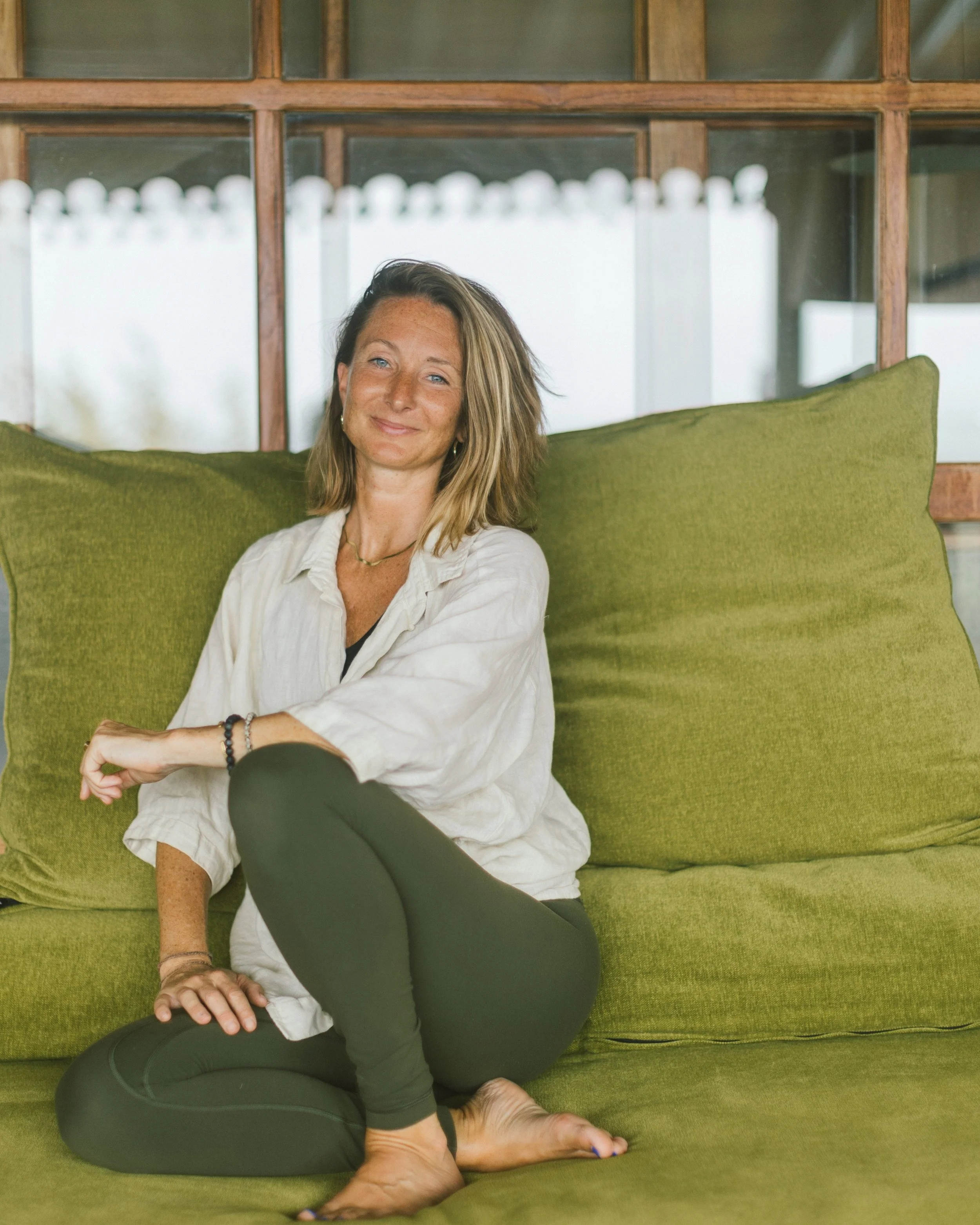 MEET THE FOUNDERS - PART #1 🌝
Lisa Andersson Rhodiner (SWE)
Co-founder &amp; Lead Teacher

Lisa is an experienced Vinyasa, Yin and Meditation teacher, teacher trainer, mentor and business coach for yoga teachers, with more than a decade immersed in 