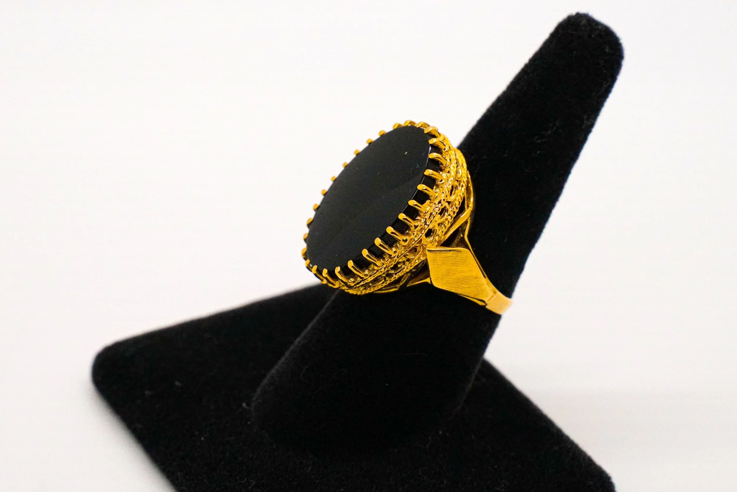 Vintage 14k Gold Oval Black Onyx Ring