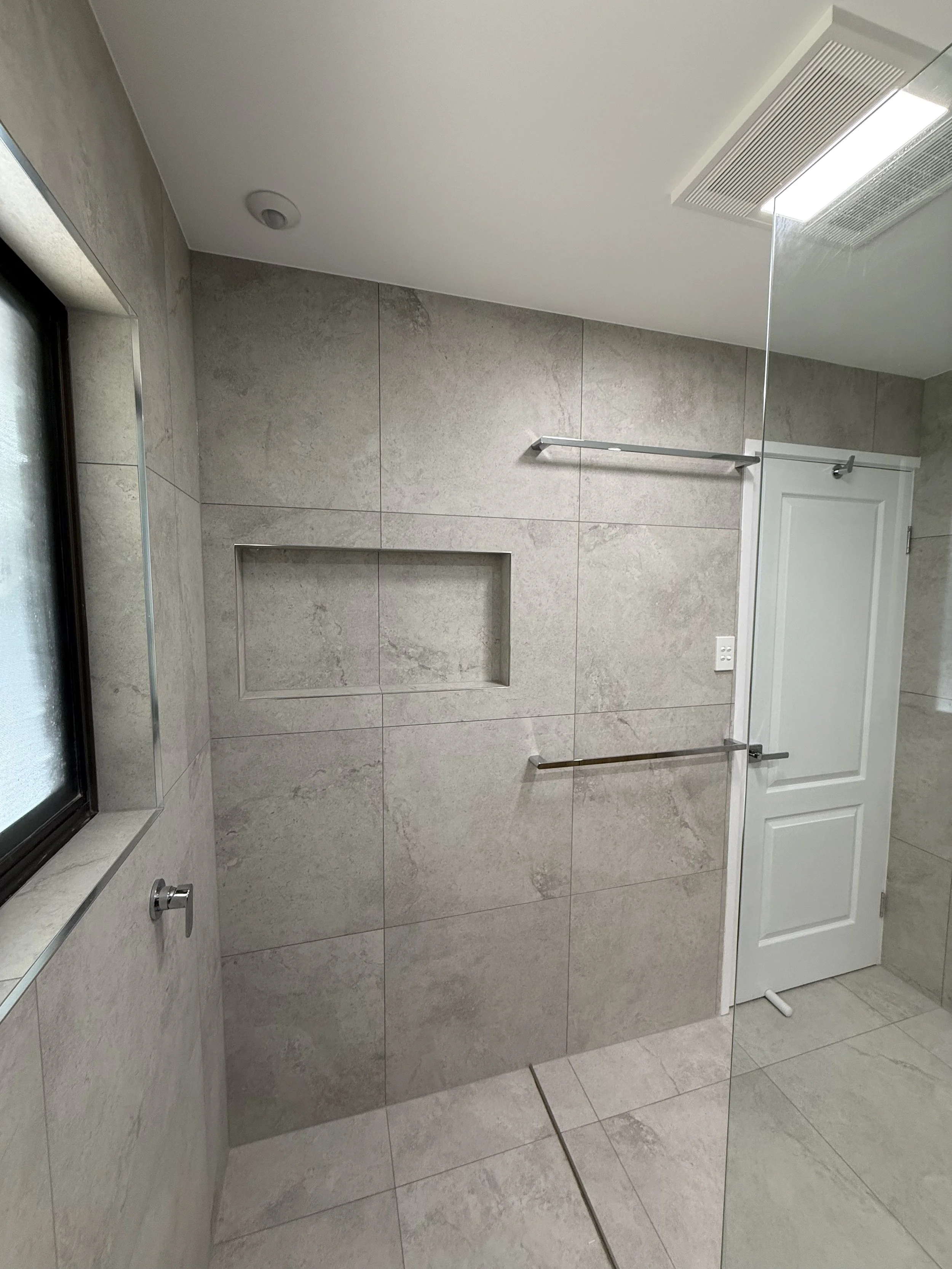 Capalaba bathroom renovation with Canyon Stone from National Tiles
