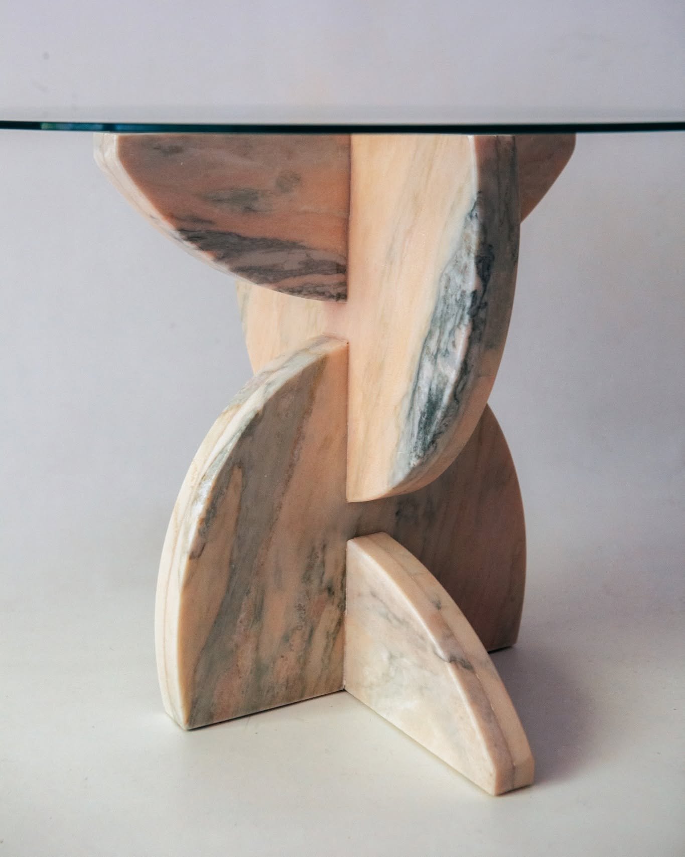 Behind the finished form lies a slow, hands-on process.

Each element is shaped and polished entirely by hand, allowing the stone to guide every decision along the way.

Working closely with the expertise of @pedres_nobles , the oval cut-outs are car