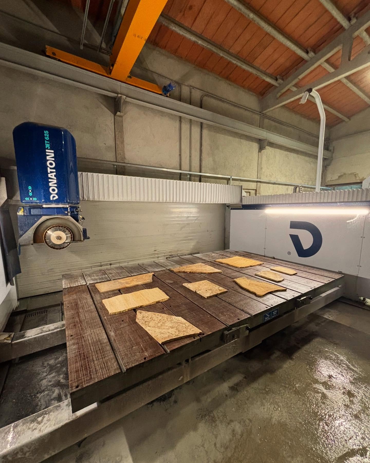 Working closely with our favorite stonemasons&hellip; cutting to size carefully selected reclaimed marble is just one of the many processes involved in the transformation of offcuts to bespoke designs.

@pedres_nobles 

#reclaimed #naturalstone #offc