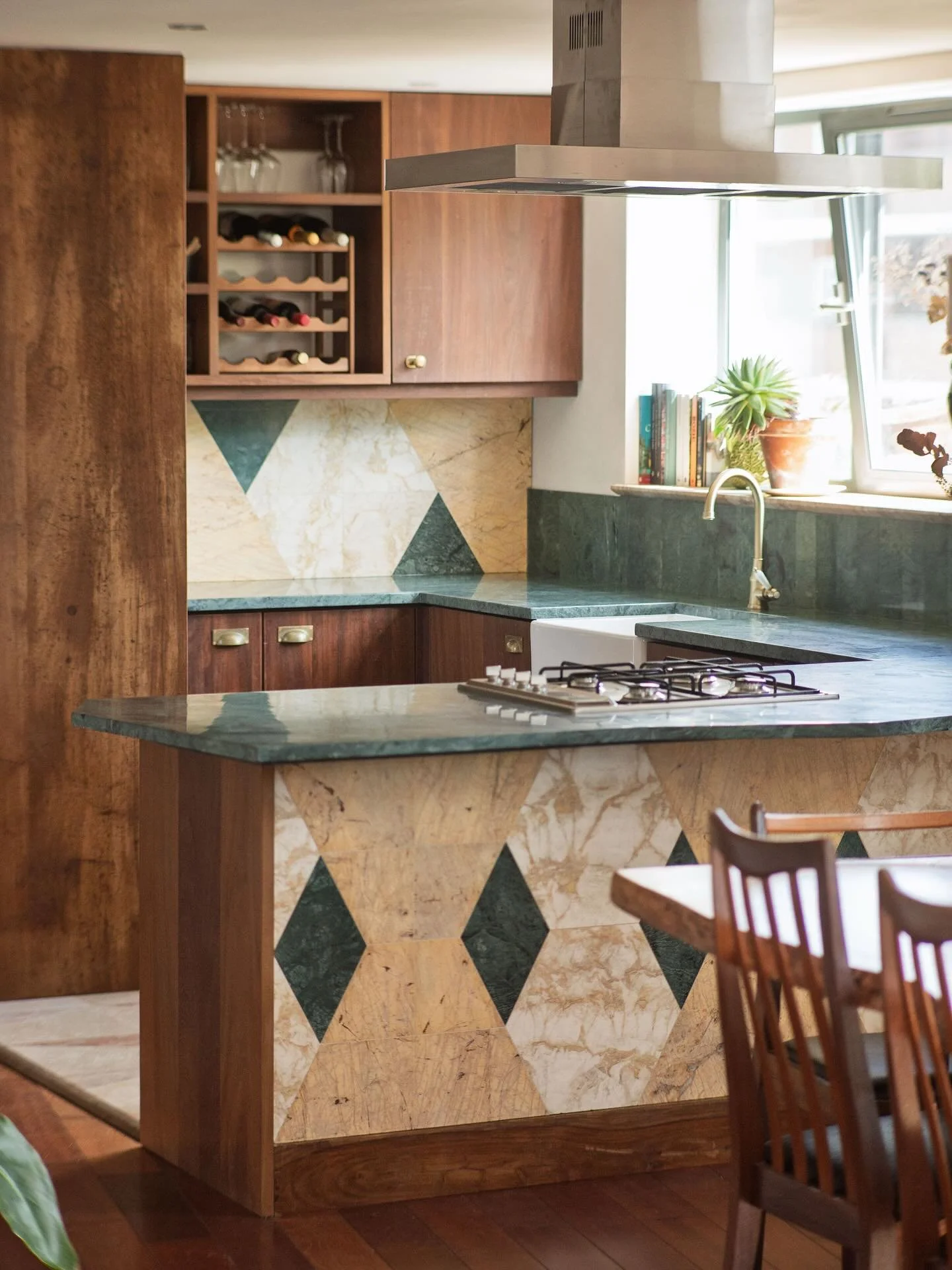 Earlier this year, we completed the full kitchen renovation of a central London apartment.
For this project, we blended a rich mix of our natural stone offcuts with reclaimed iroko lab-top and a selection of salvaged fixtures and fittings.

The stone