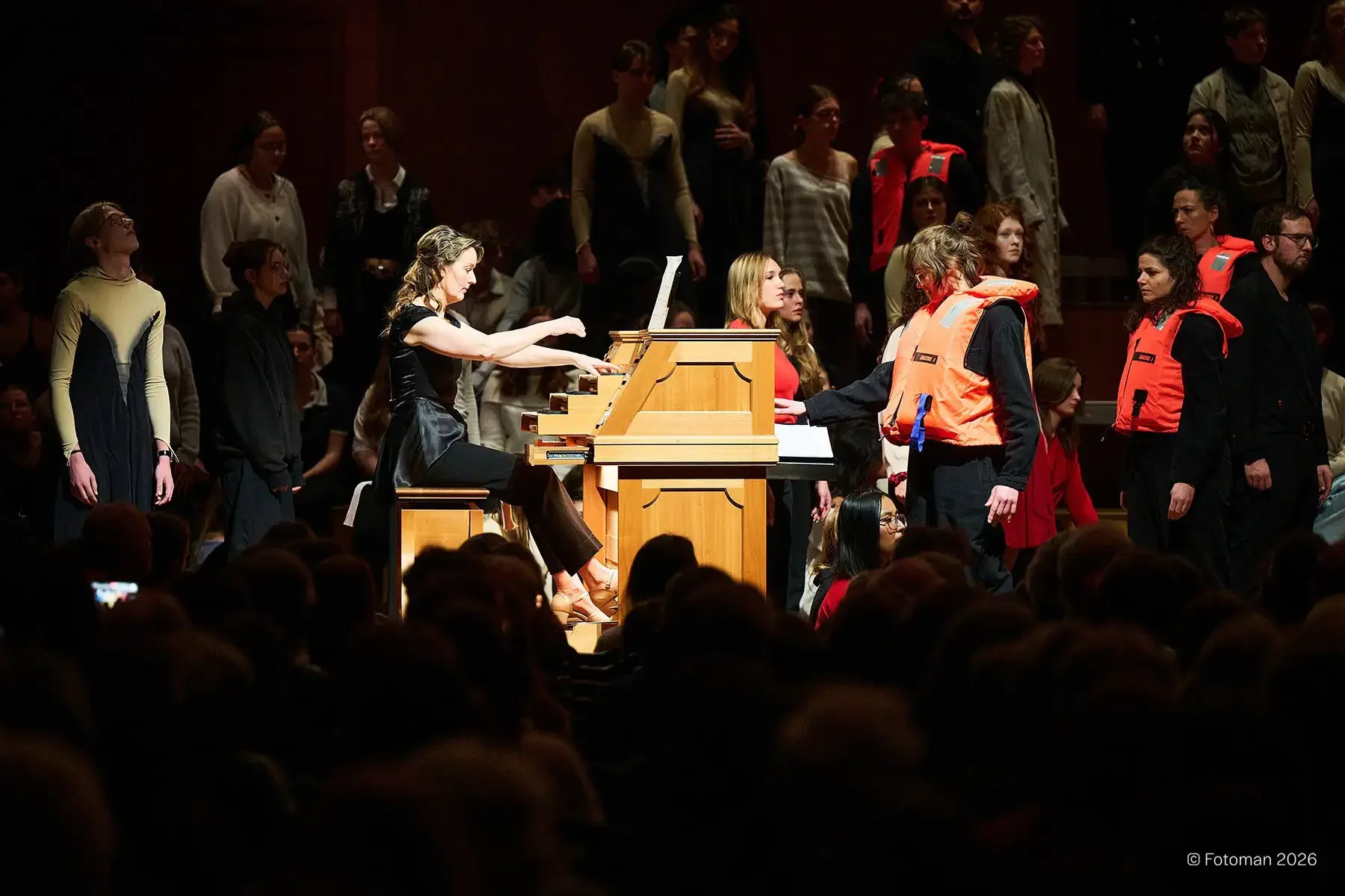 Babette Mondry, flammende erde (2026)