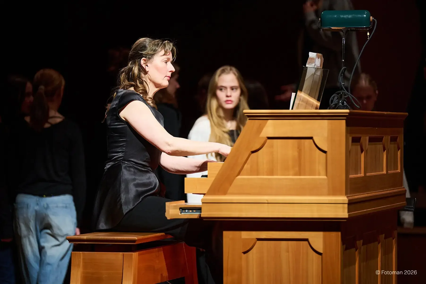 Babette Mondry, flammende erde (2026)