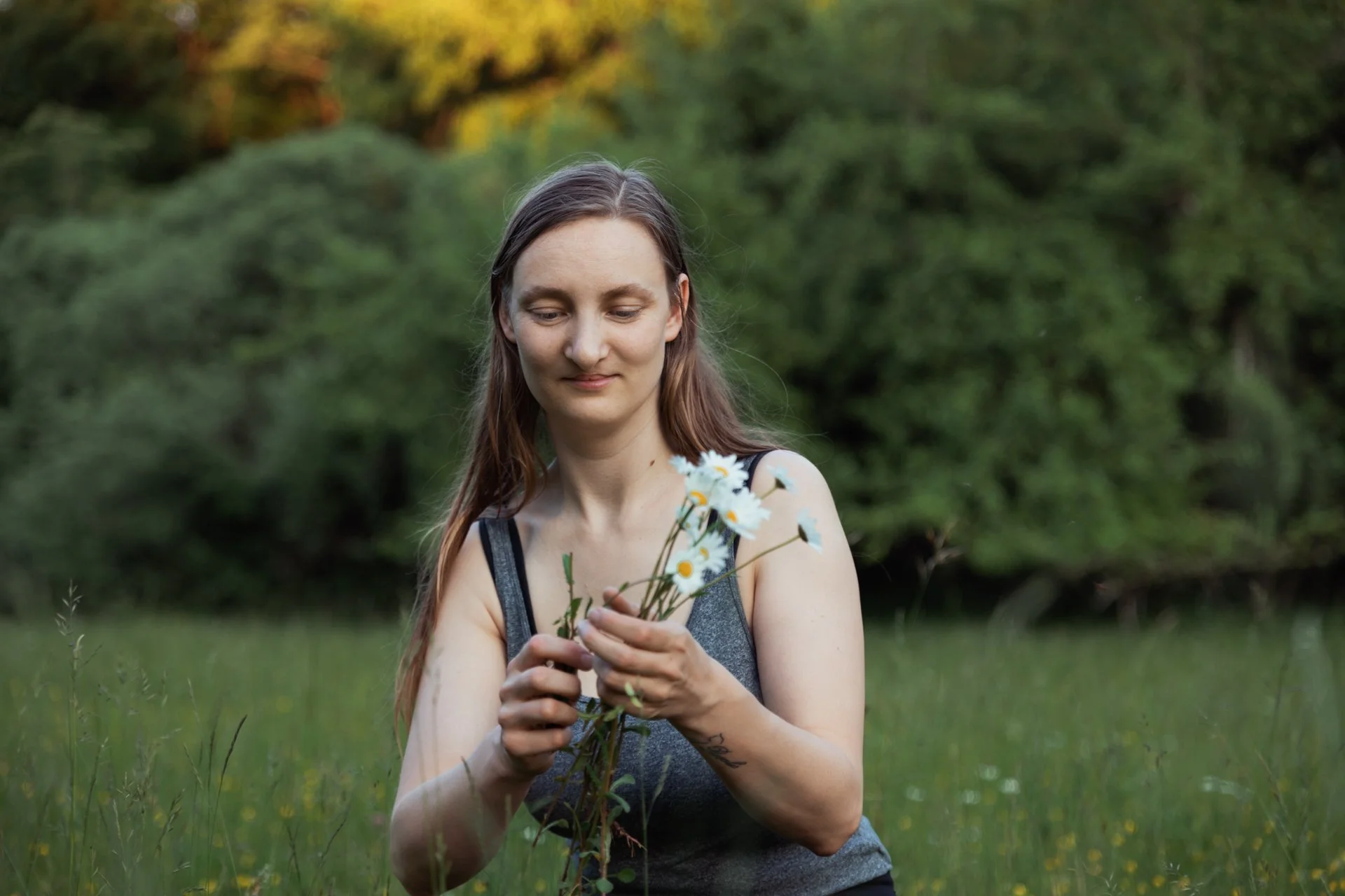 2021_06_Portrait-Brautstrauss-Natur-Lisa_007.jpg