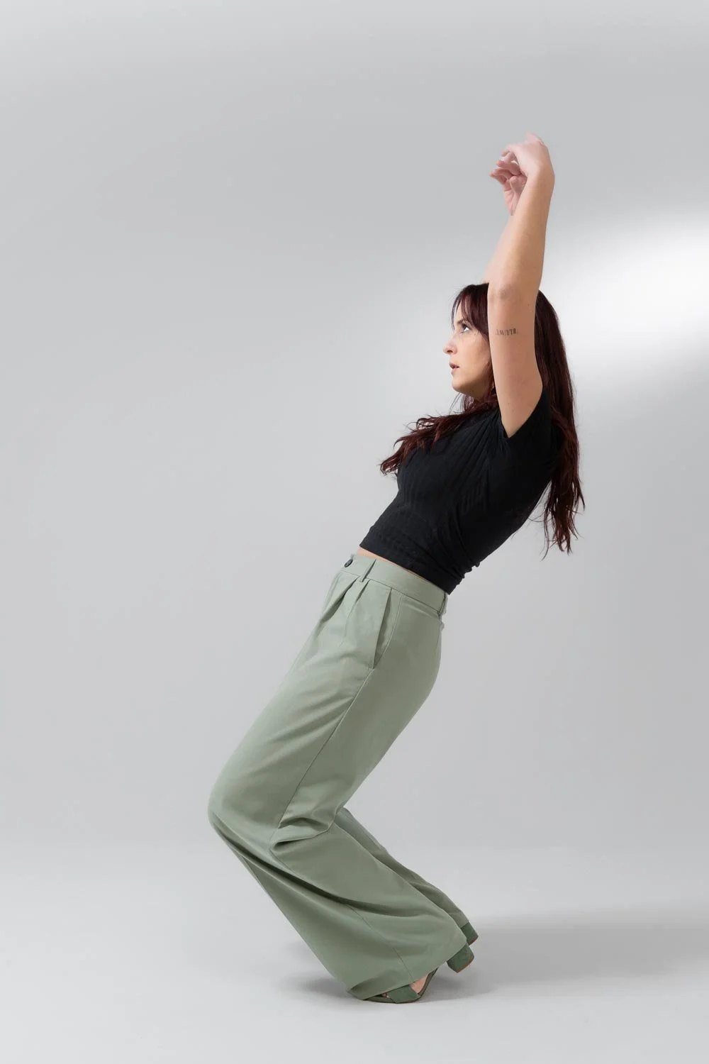 Studio Portrait mit Denise in Tanz-Posen.