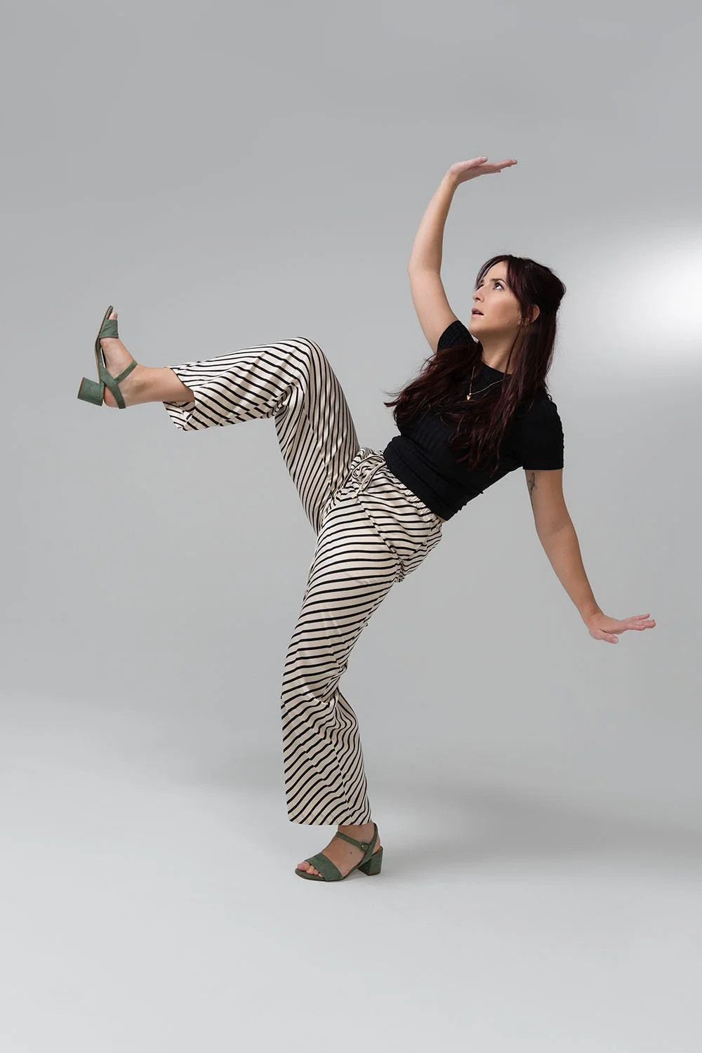 Studio Portrait mit Denise in Tanz-Posen.