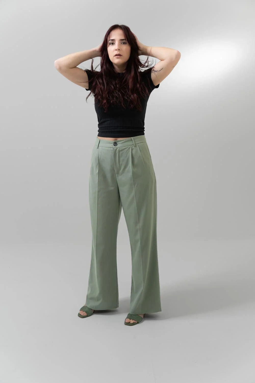 Studio Portrait mit Denise in Tanz-Posen.