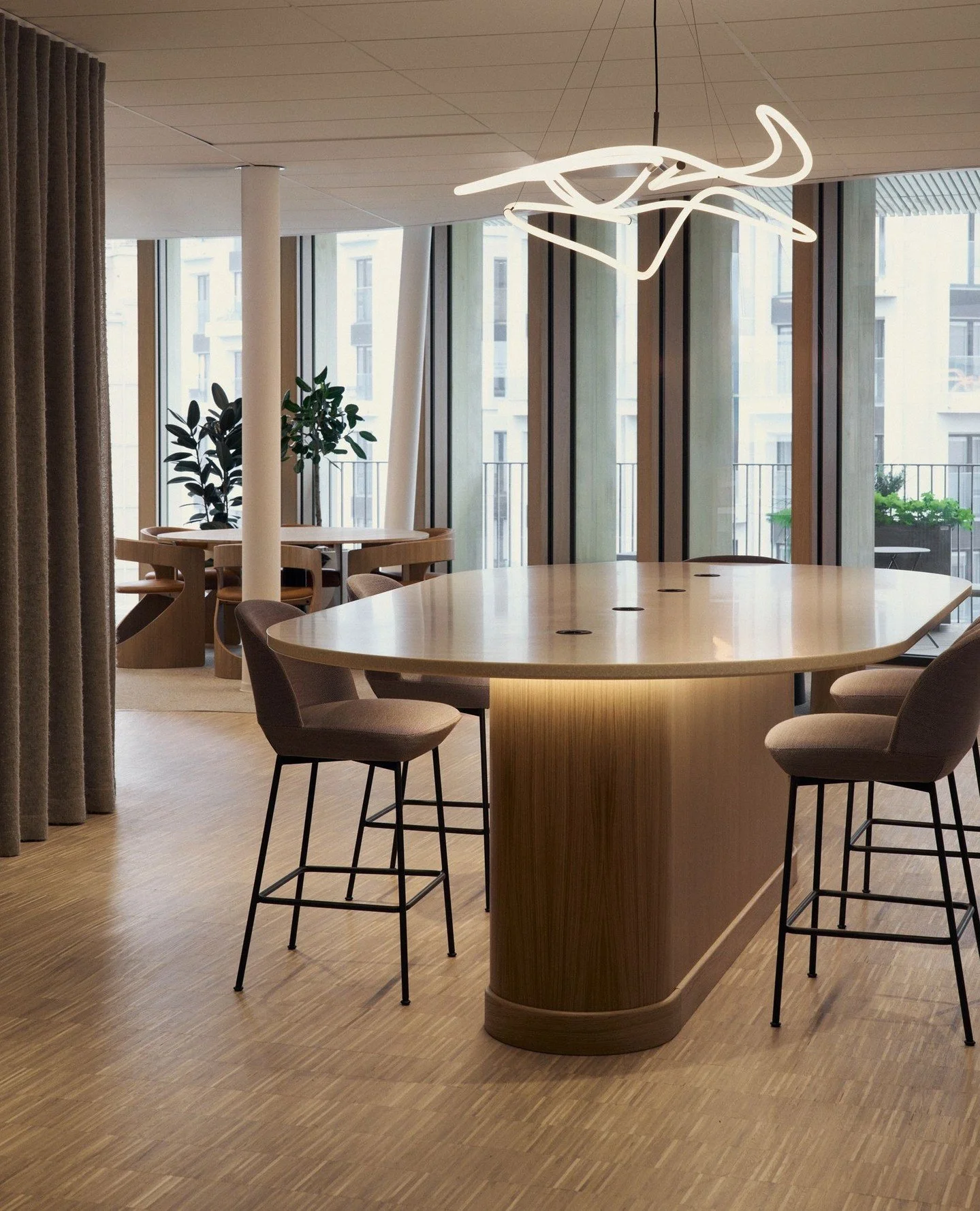 Sista dagen att r&ouml;sta p&aring; v&aring;ra bidrag i Sveriges Snyggaste Kontor &ndash; se l&auml;nk i bio!⁠
⁠
⁠Fotograf: @emmajonssondysell⁠
Best&auml;llare: @abbviesverige⁠
Fastighets&auml;gare: @vecturafastigheter ⁠
⁠
⁠