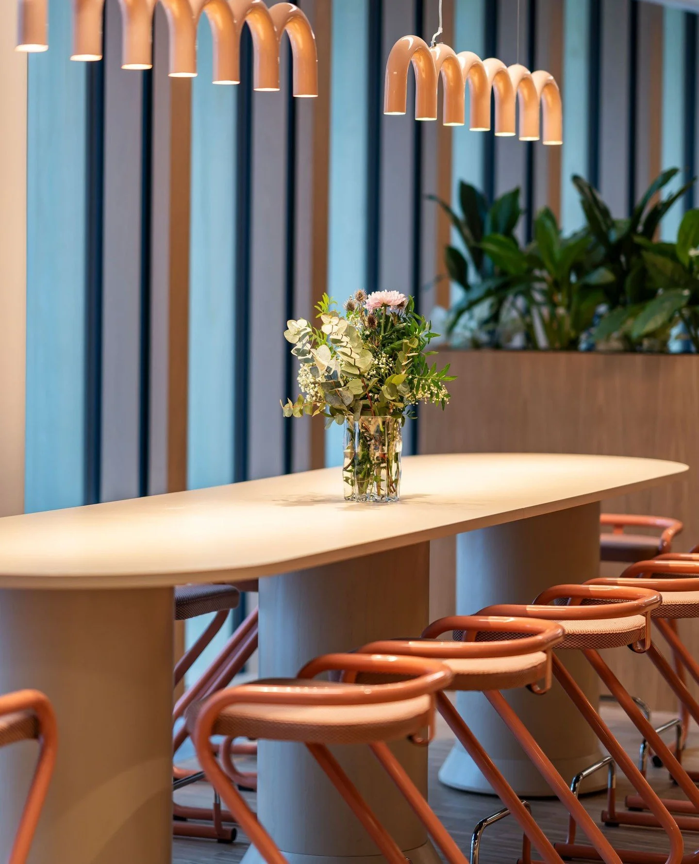 Glad p&aring;sk fr&aring;n oss p&aring; Spectrum Arkitekter!⁠
⁠
Projekt: Forskaren Coworking⁠
Best&auml;lllare: @vecura_fastigheter⁠
Leverant&ouml;r: @yllw_interior⁠
Fotograf: @mattiashamrenphoto